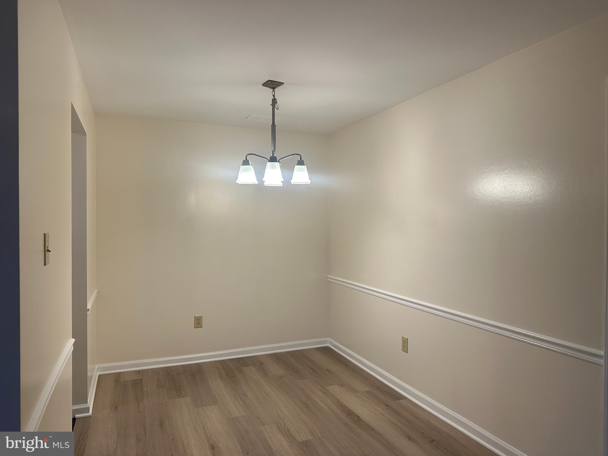 LAKESIDE CONDOMINIUMS - Residential Lease