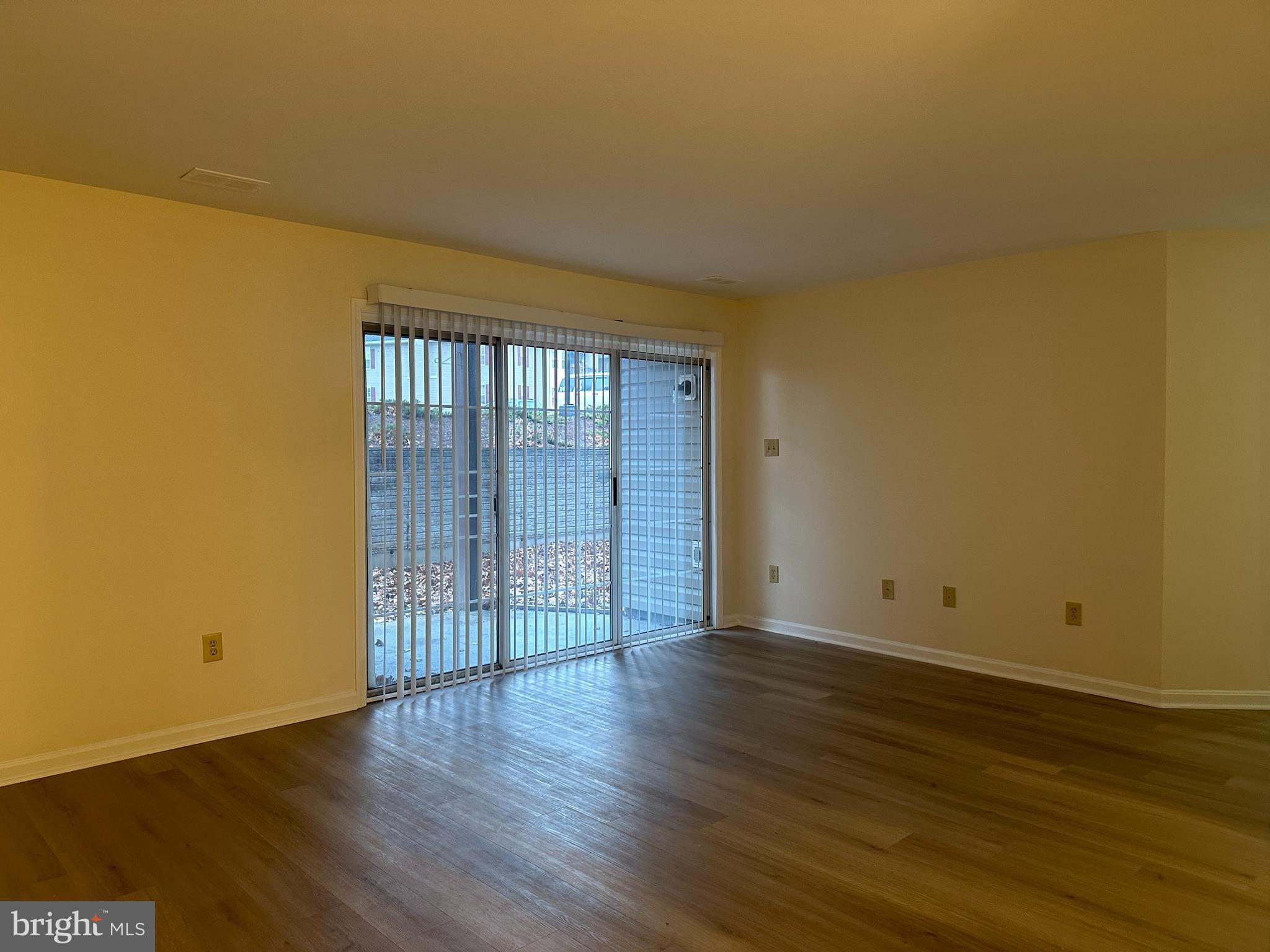 LAKESIDE CONDOMINIUMS - Residential Lease