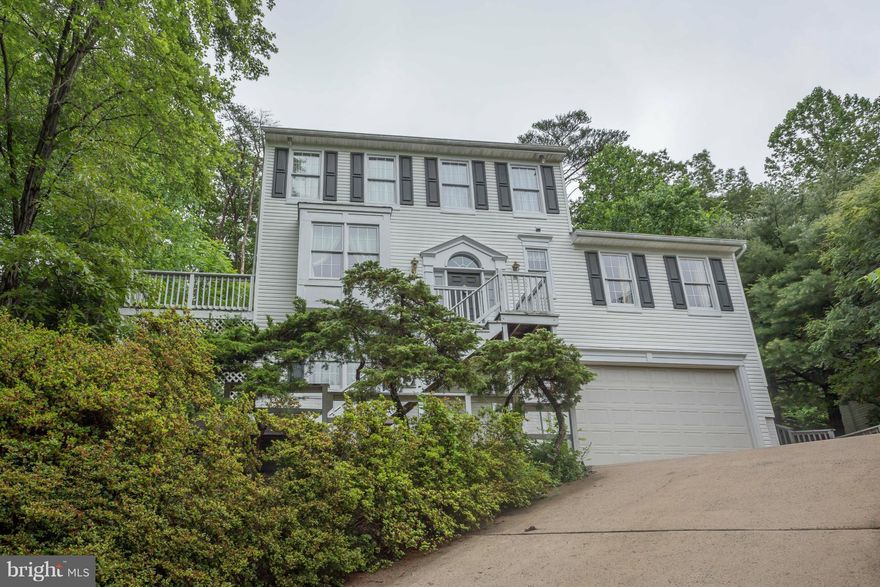 PRICED TO SELL! BEAUTIFUL COLONIAL WITH GREAT OPEN FLOOR PLAN, HARDWOOD FLOORS, LARGE BEDROOMS, SPACIOUS KITCHEN, LARGE FAMILY ROOM WITH FIREPLACE, FRENCH DOORS, OVER SIZED GARAGE, CLEAN & MOVE IN READY!  VERY PRIVATE LOT WITH GREAT WINTER VIEWS!  NICE LEVEL TURN AROUND AT GARAGE.