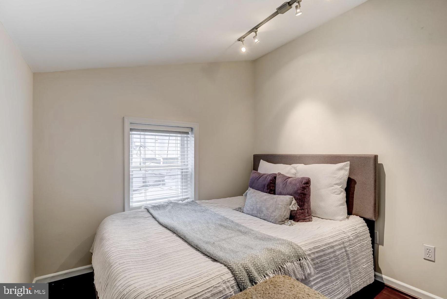 FEDERAL HILL HISTORIC DISTRICT - Residential Lease