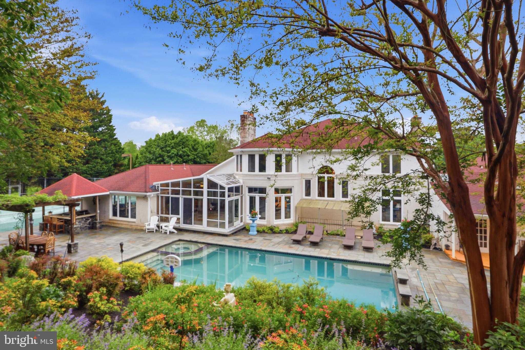 SADDLE RIDGE - Residential