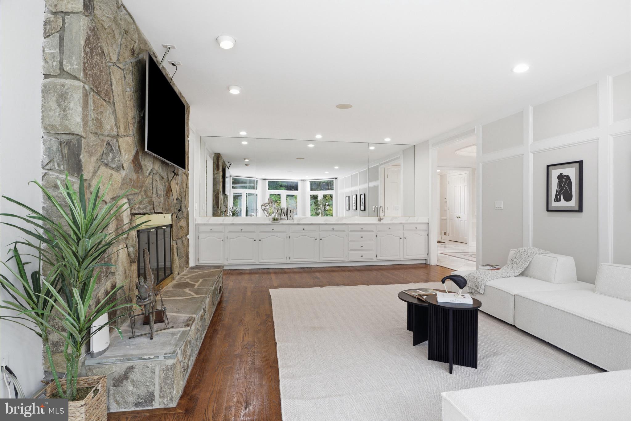 SADDLE RIDGE - Residential