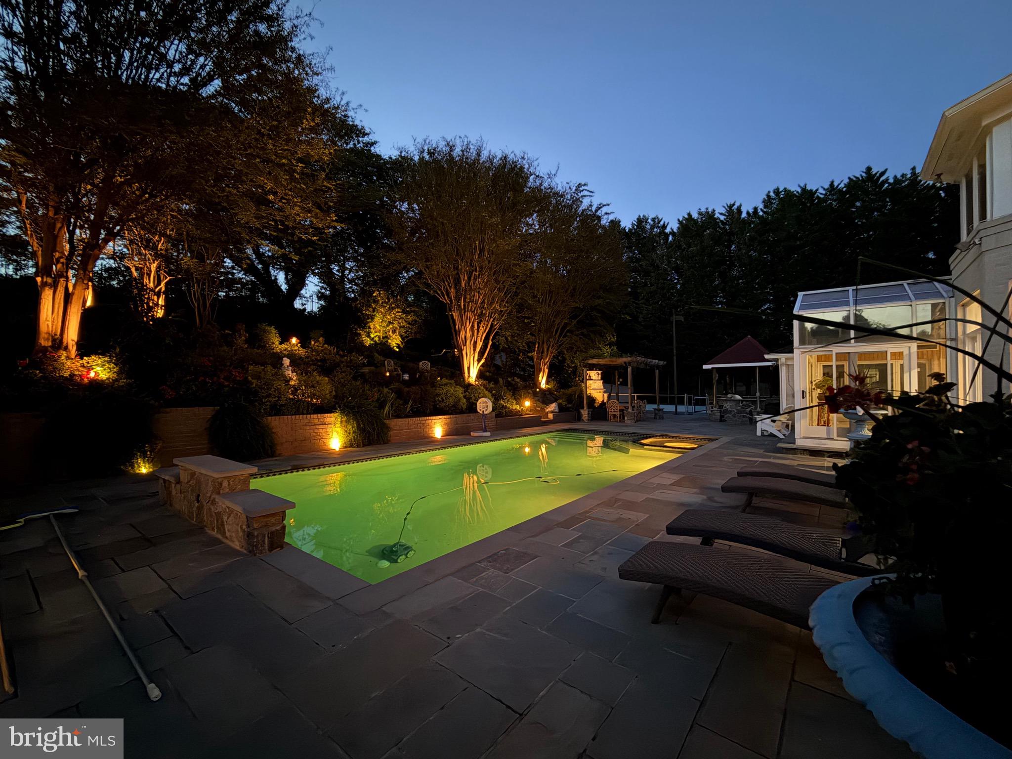 SADDLE RIDGE - Residential