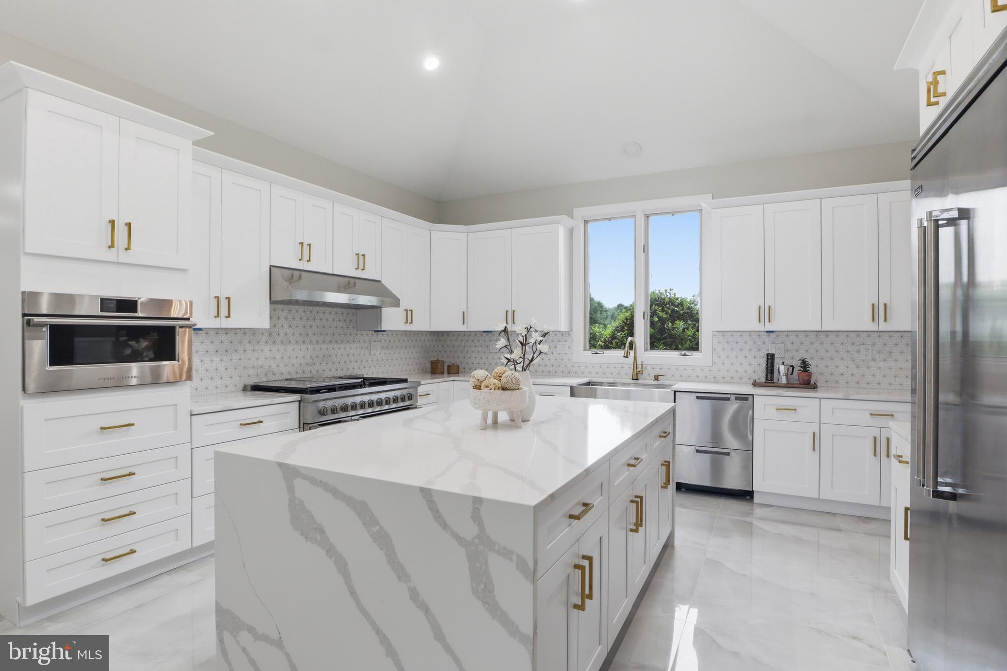 SADDLE RIDGE - Residential