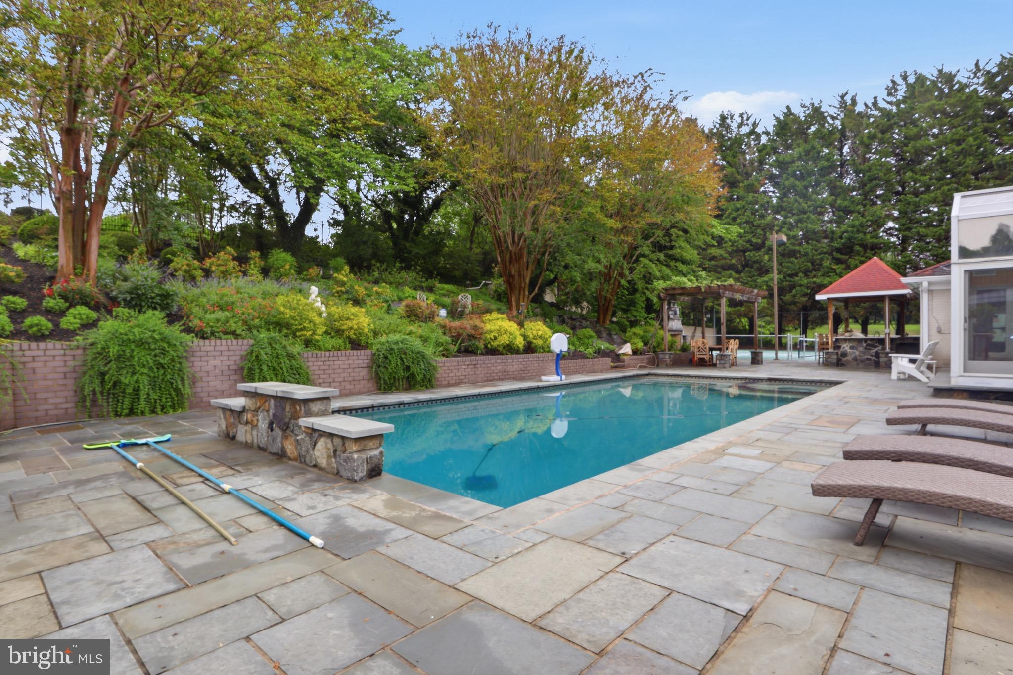 SADDLE RIDGE - Residential