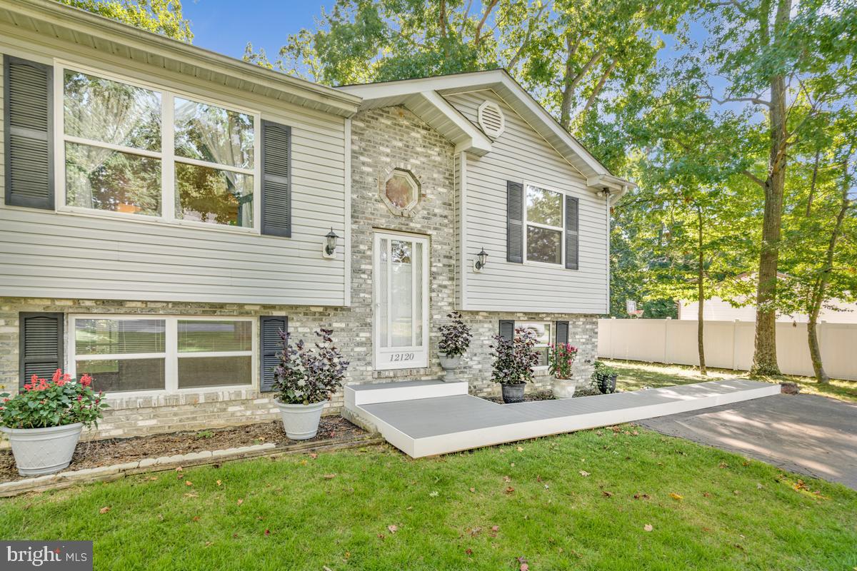 12120 LONG WOLF LANE