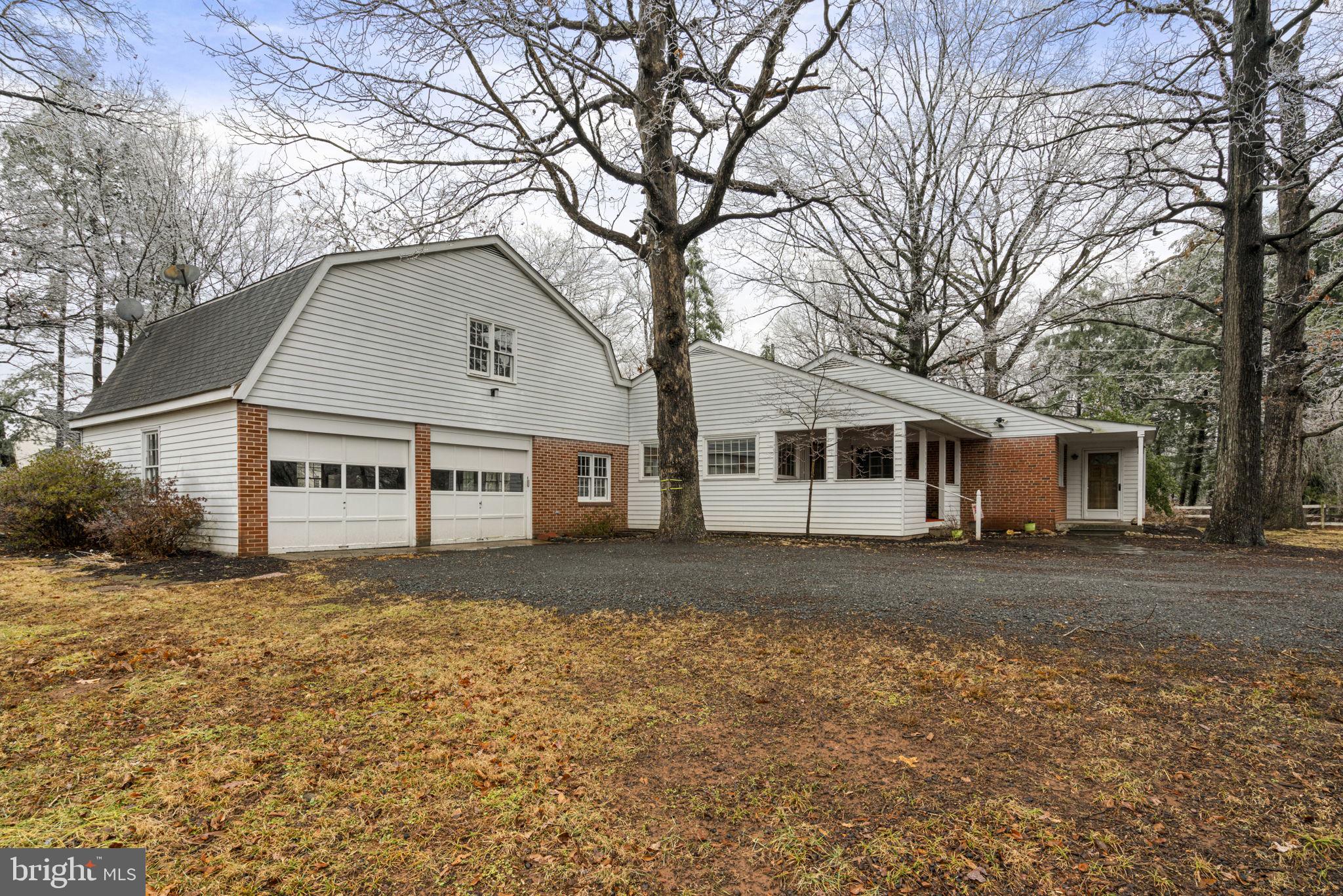 LAWNVALE ESTATES - Residential Lease