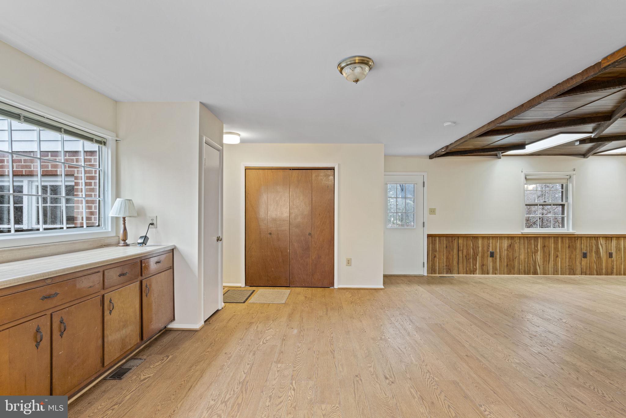 LAWNVALE ESTATES - Residential Lease