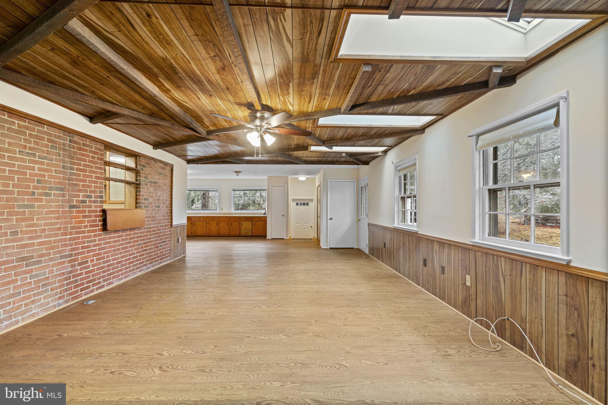 LAWNVALE ESTATES - Residential Lease