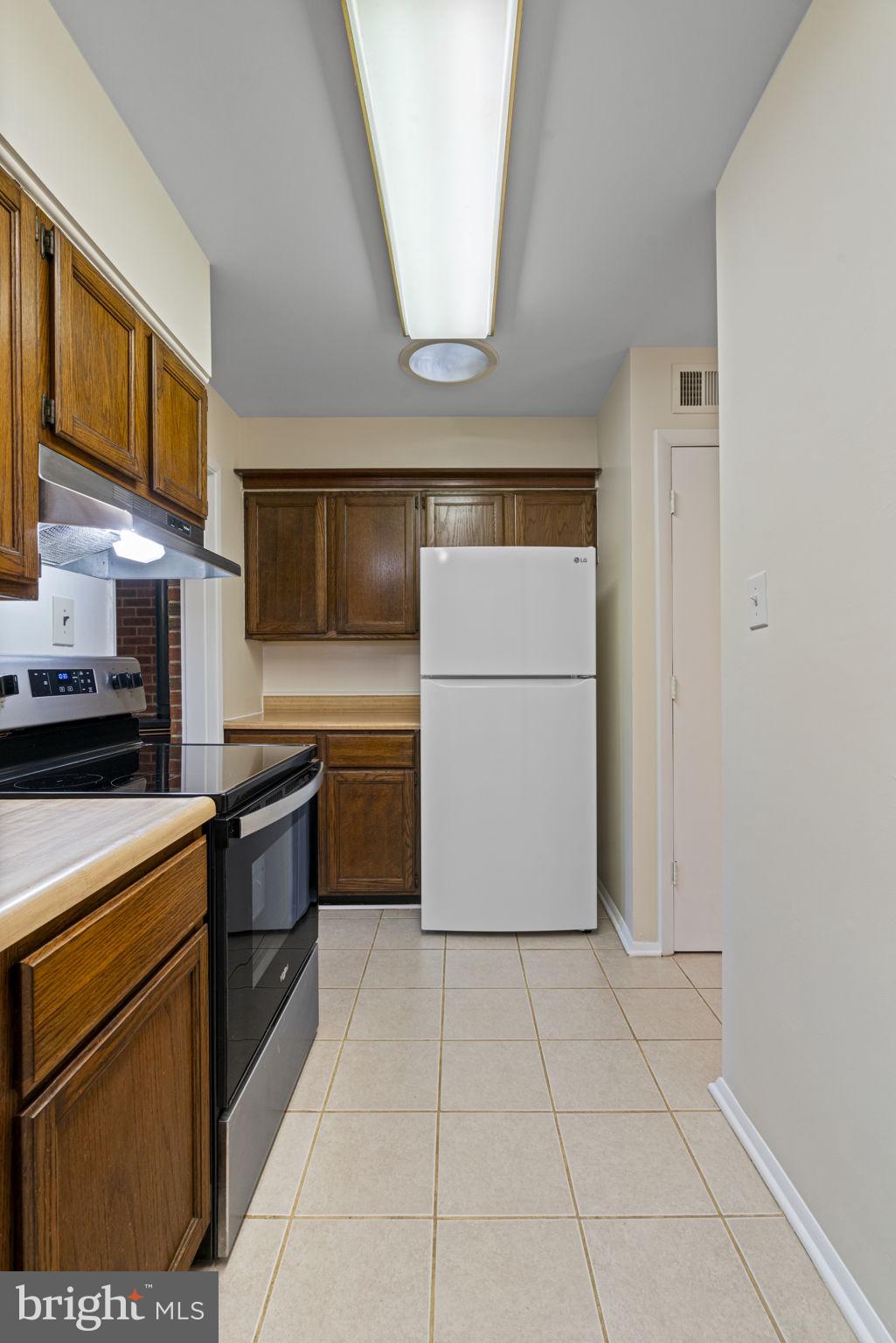 LAWNVALE ESTATES - Residential Lease