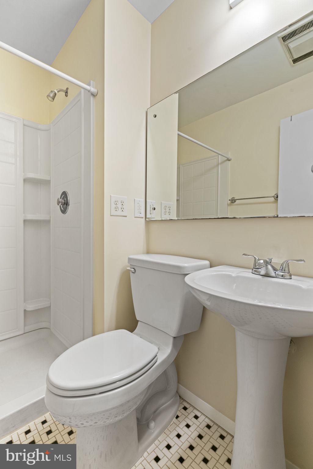 LAWNVALE ESTATES - Residential Lease