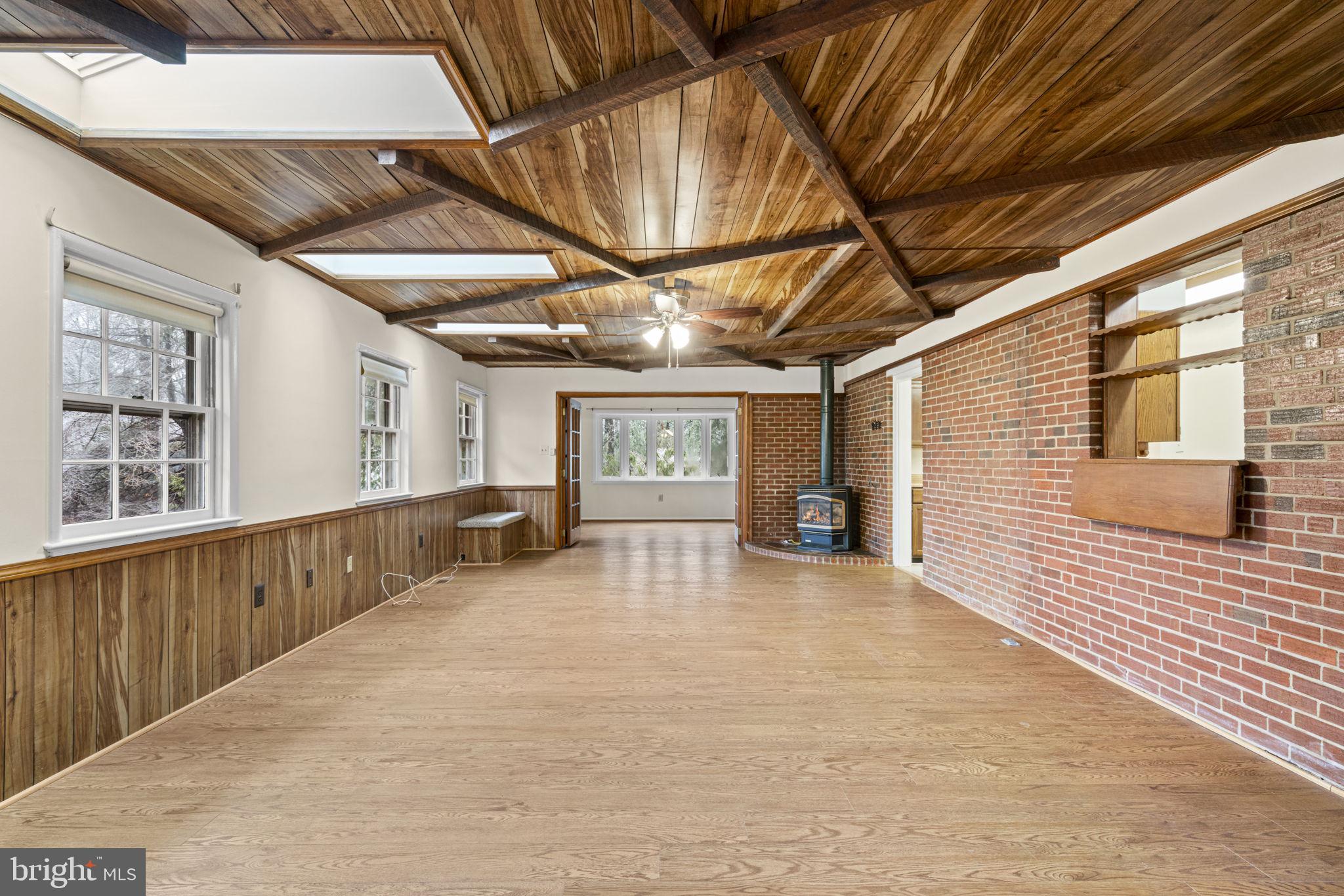 LAWNVALE ESTATES - Residential Lease