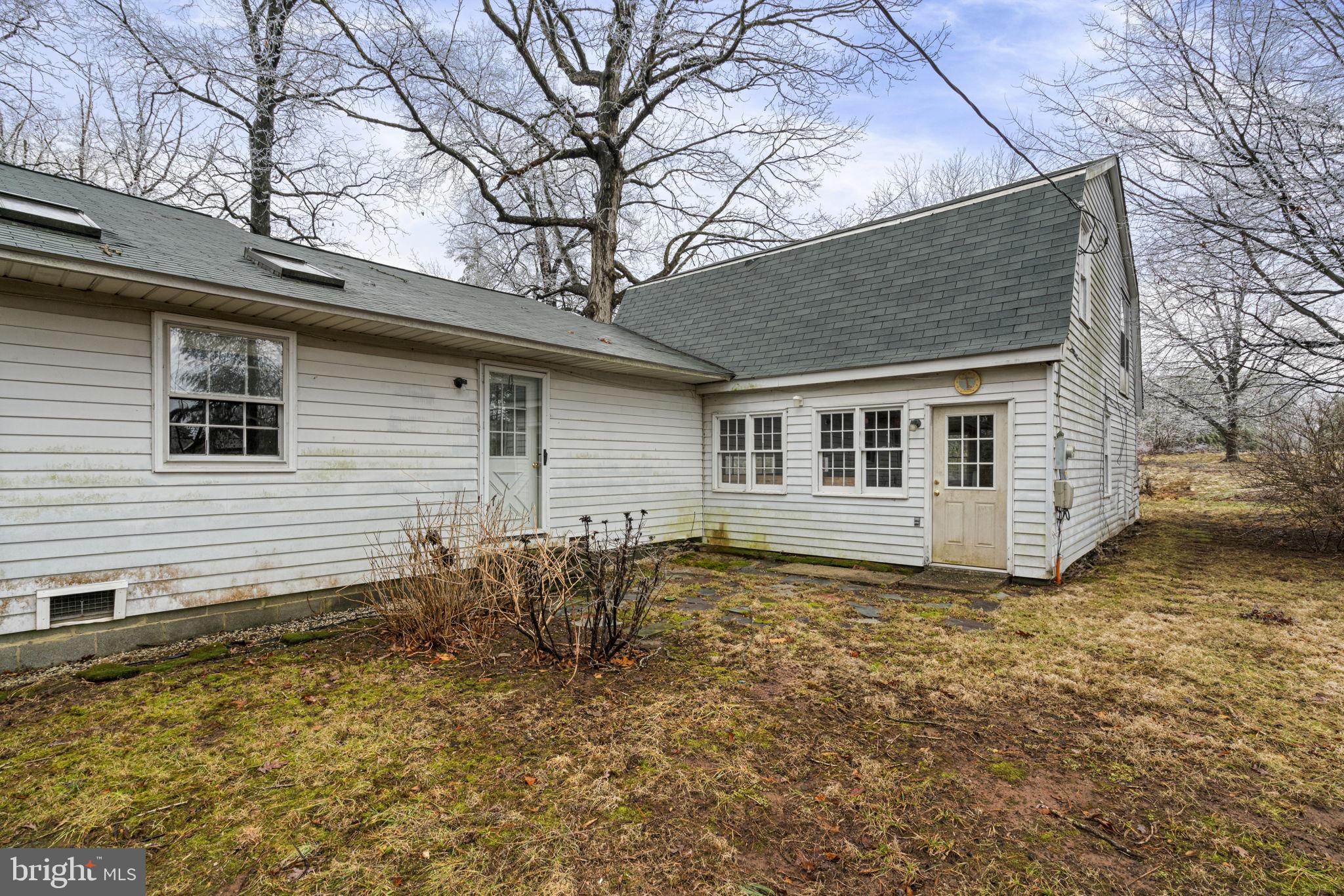 LAWNVALE ESTATES - Residential Lease