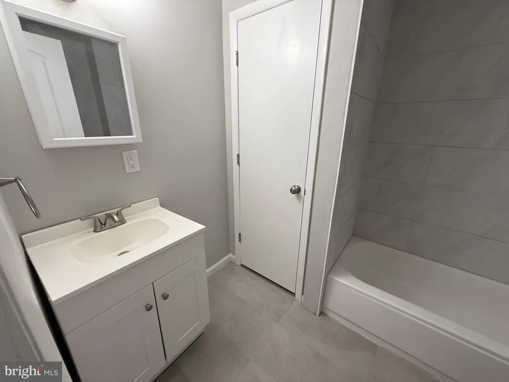 Additional image 3 of 212 Warren Street Unit 2, Beverly, NJ 08010