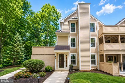 Photo of 1495 Church Hill Place, RESTON, VA 20194 (MLS # VAFX2312228)