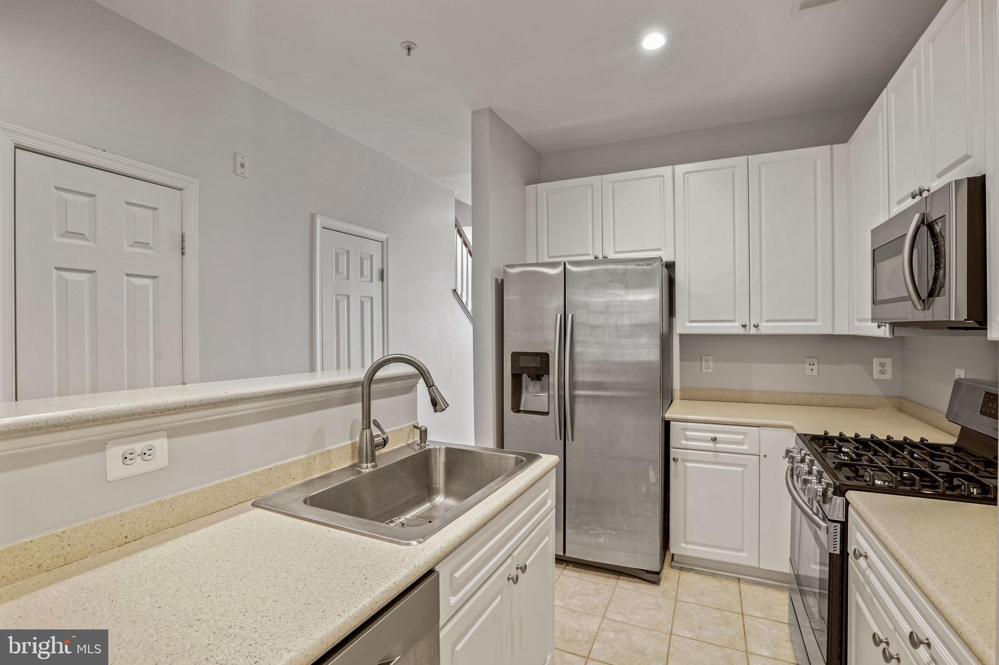 WESTBRIAR PLAZA - Residential Lease