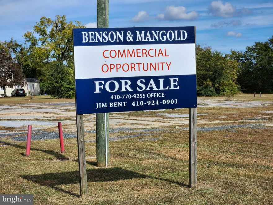 Great location for Fast Food or similar business! - Only One fast food Location in Federalsburg!  Commercial Corner lot zoned C-1, Location is the corner of Main Street and Rt 213 (Federalsburg Bypass) Traffic by this location (7000+/- daily) Commercial Trucks and Cars, see traffic volume report in documents. Formally a gas & diesel convenience & liquor store. Tanks Removed and Cleared by MDE, see documents. Access to town water & sewer. Location backs to a Town Park complete with a Marina and Boat Ramp on the Marshy Hope Creek. Great opportunity for new development.
Buyer to confirm planned use is permitted.