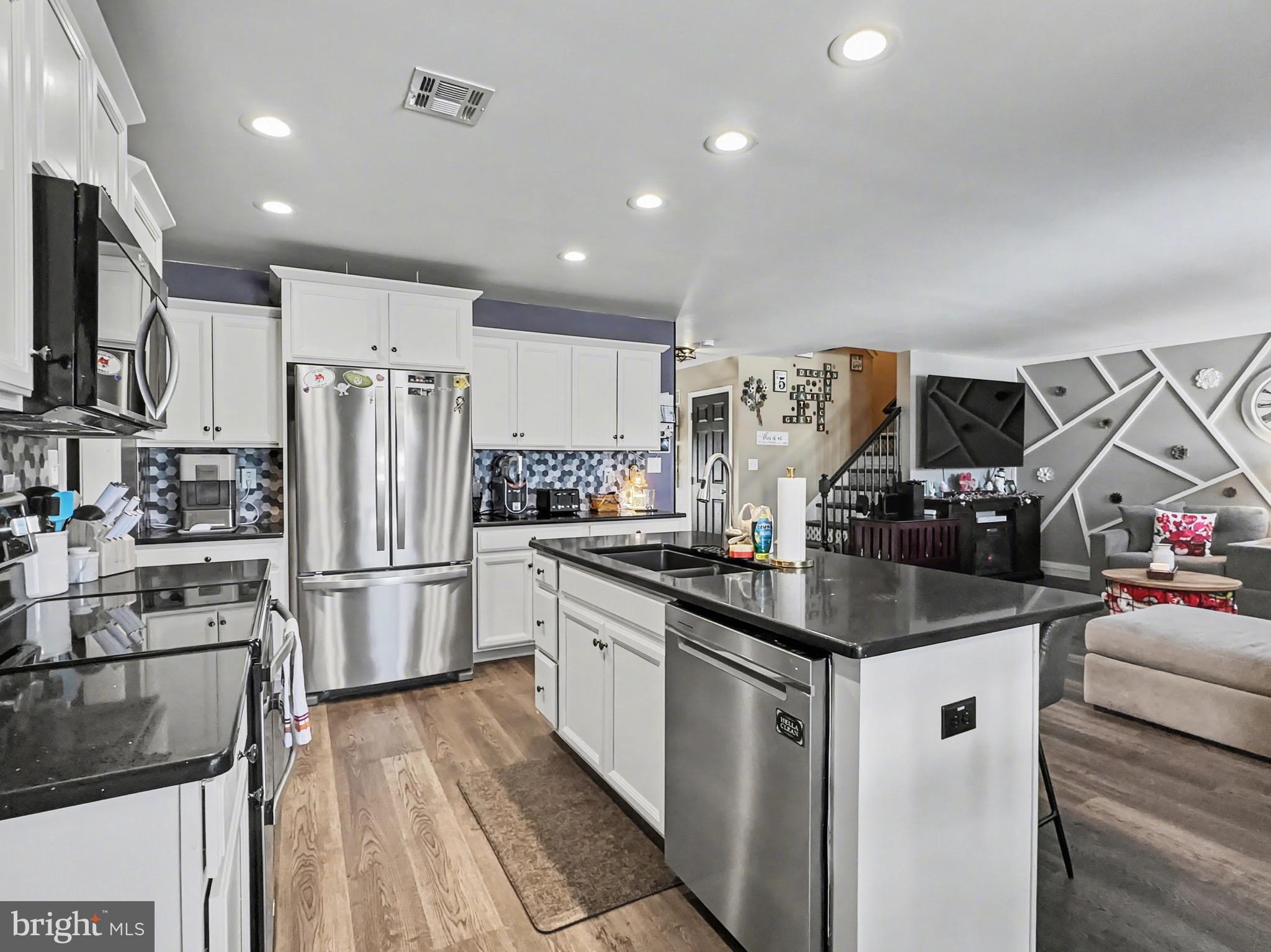 ROLLING MEADOWS - Residential