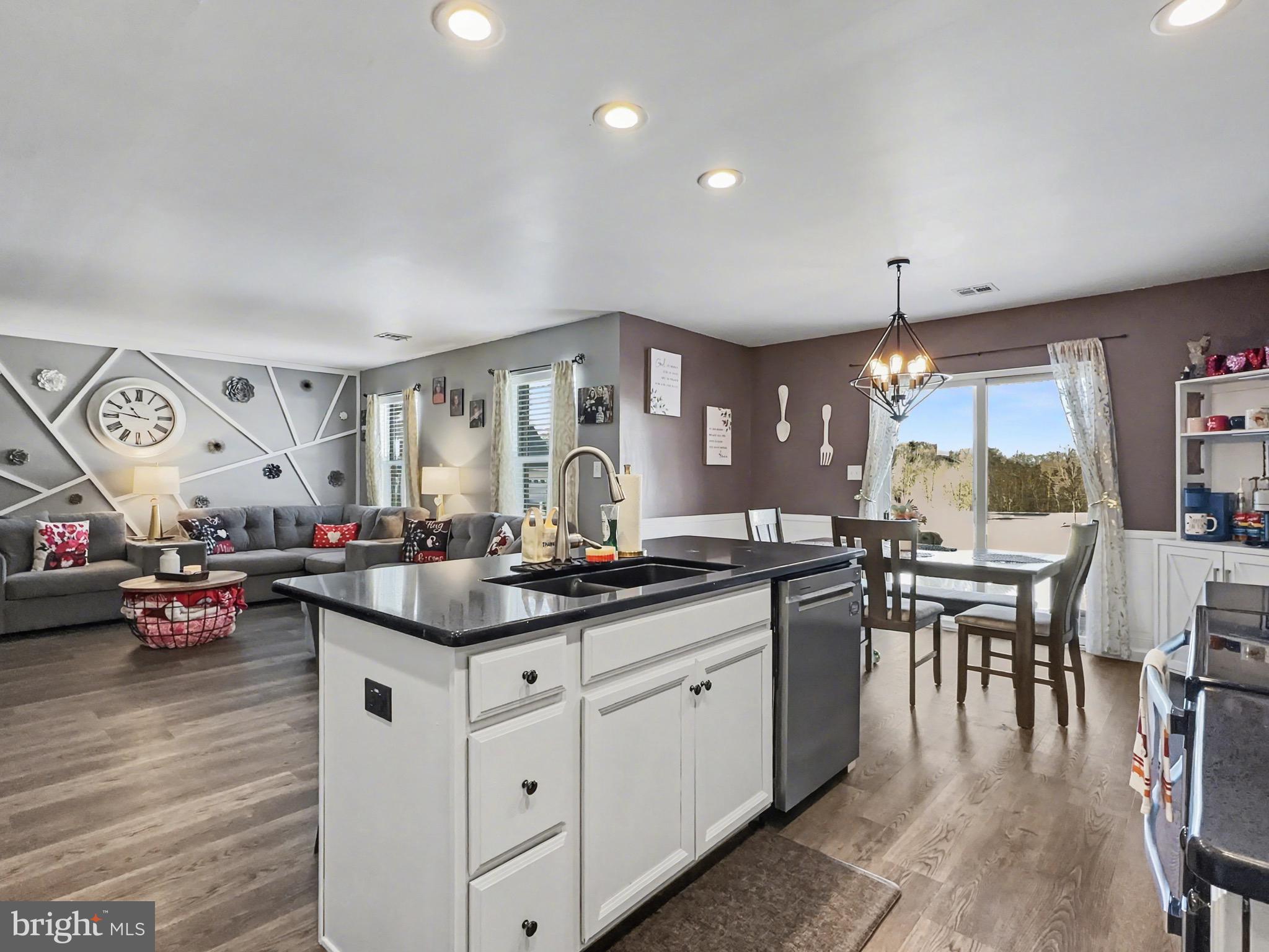 ROLLING MEADOWS - Residential