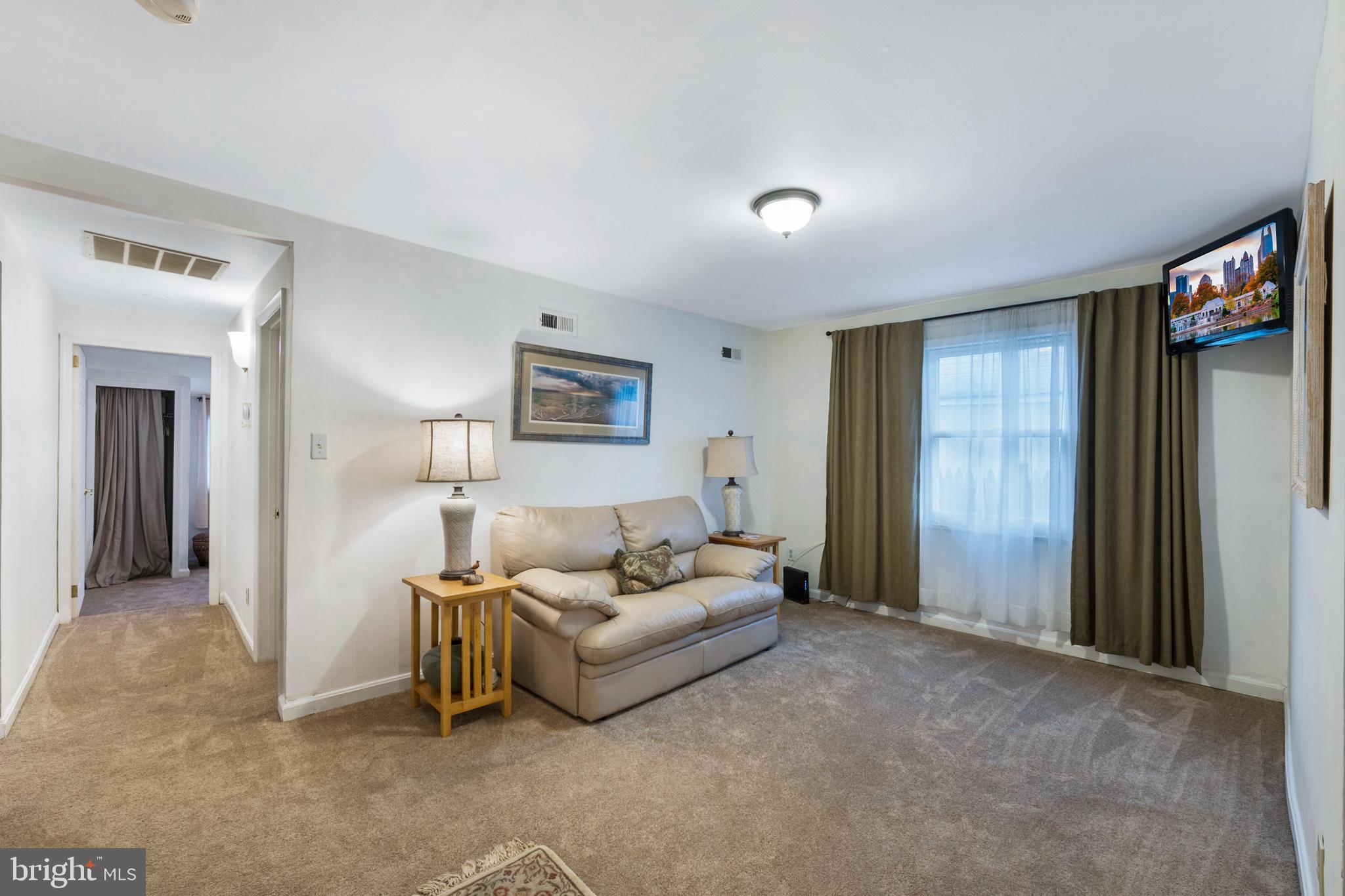 WOODLAND BEACH - Residential