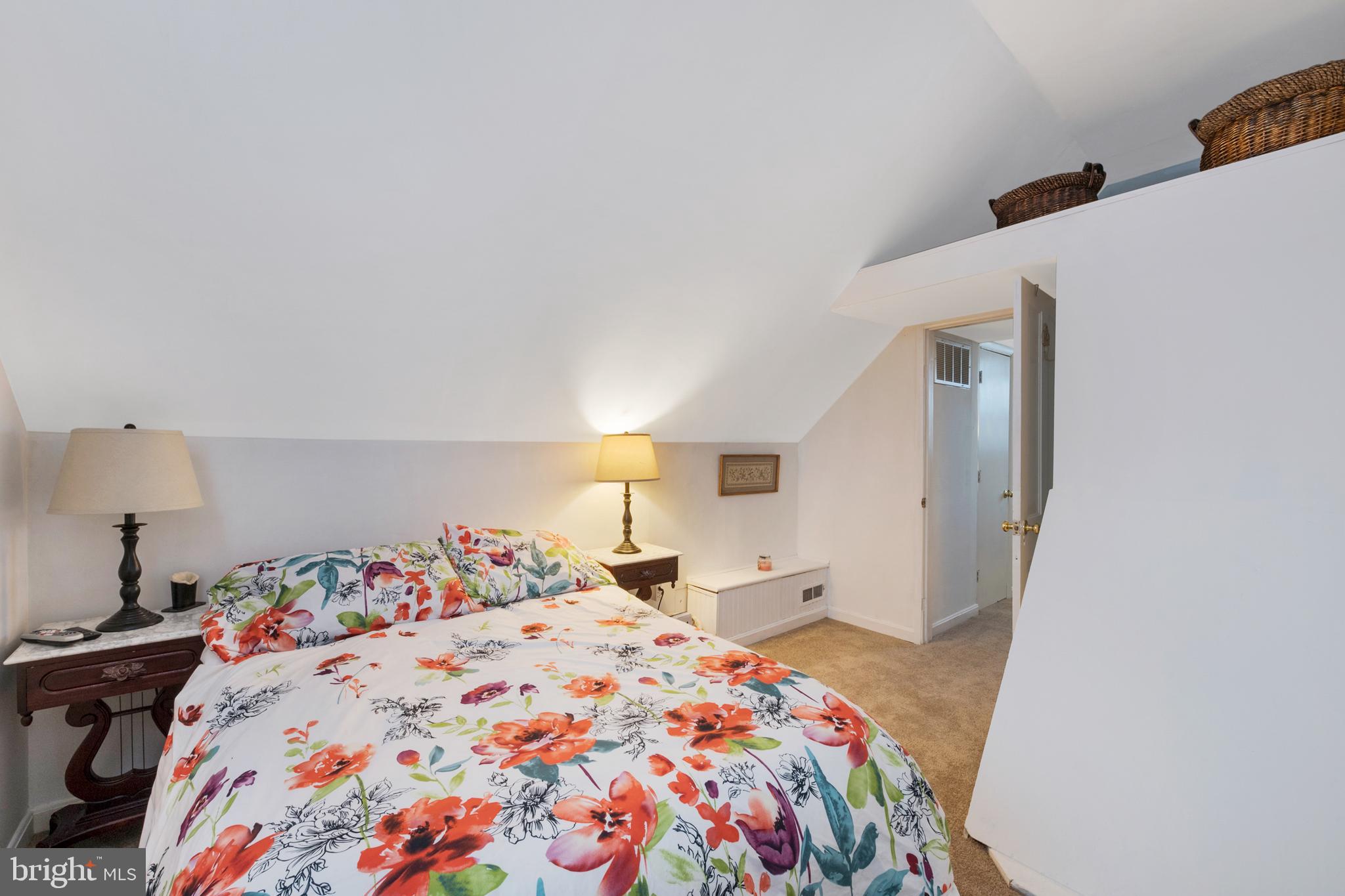 WOODLAND BEACH - Residential