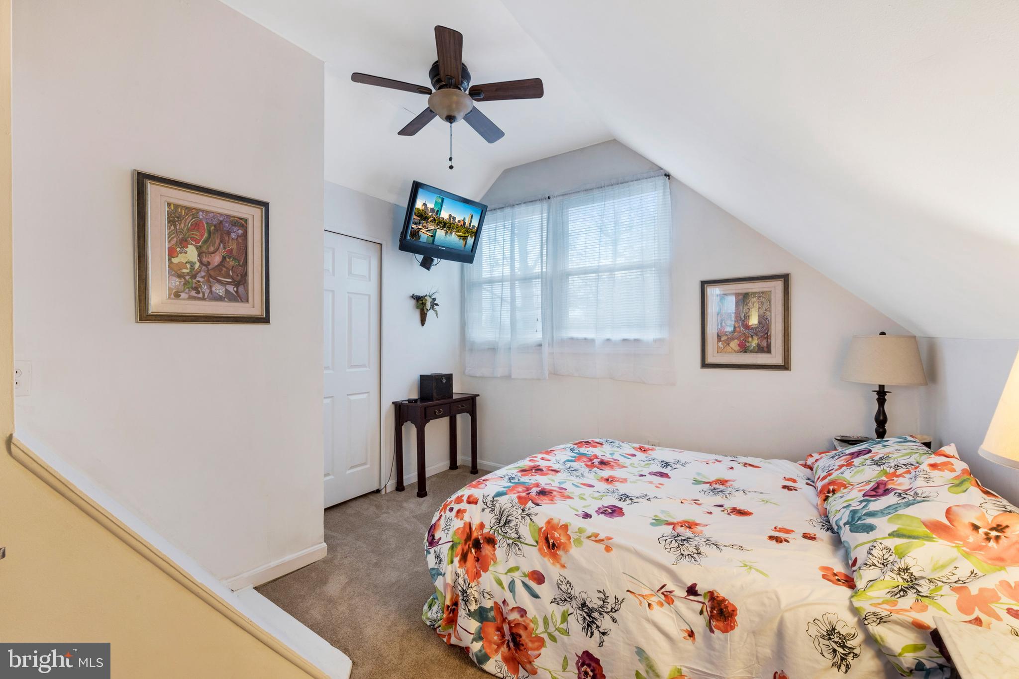 WOODLAND BEACH - Residential