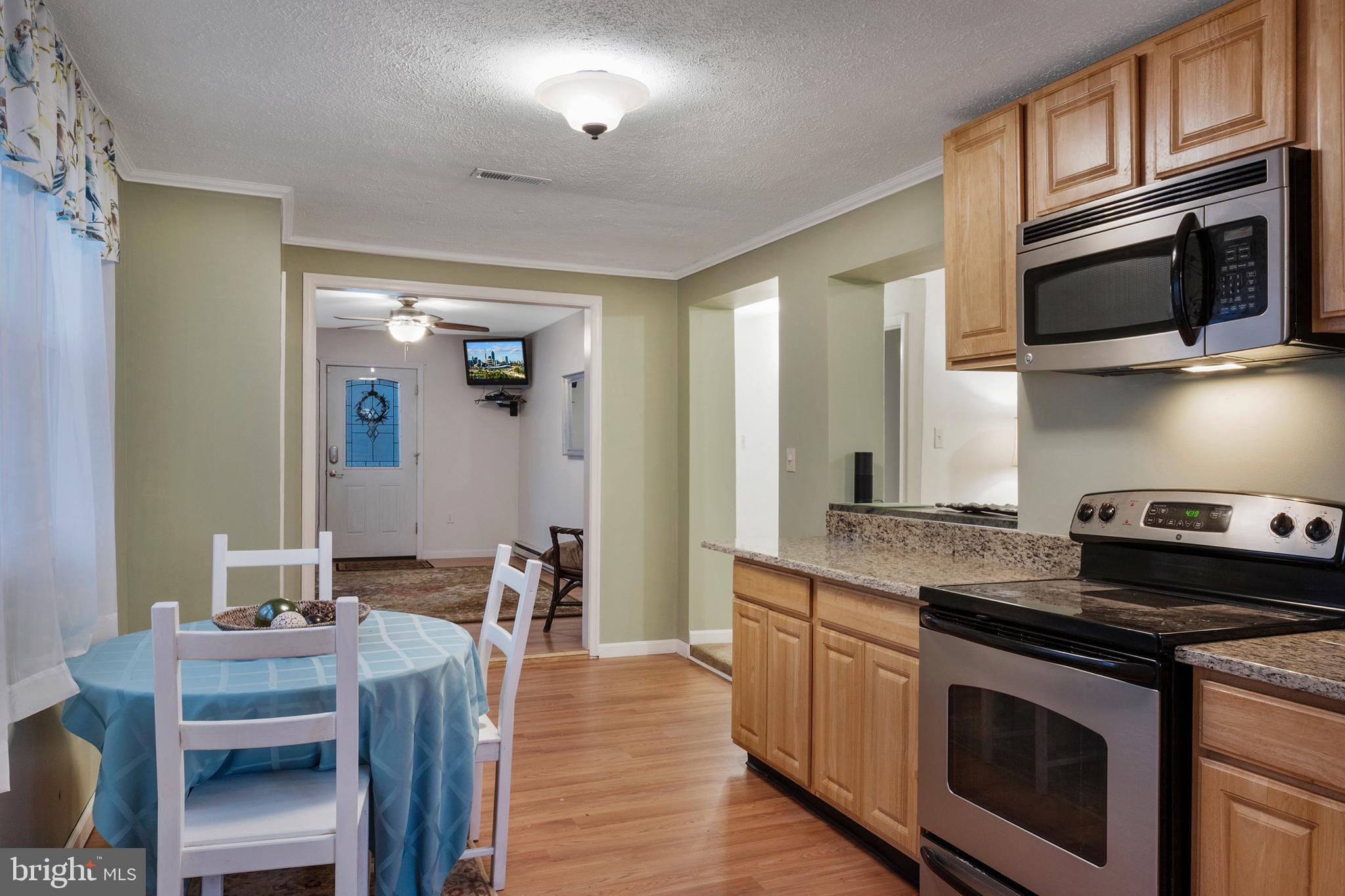 WOODLAND BEACH - Residential