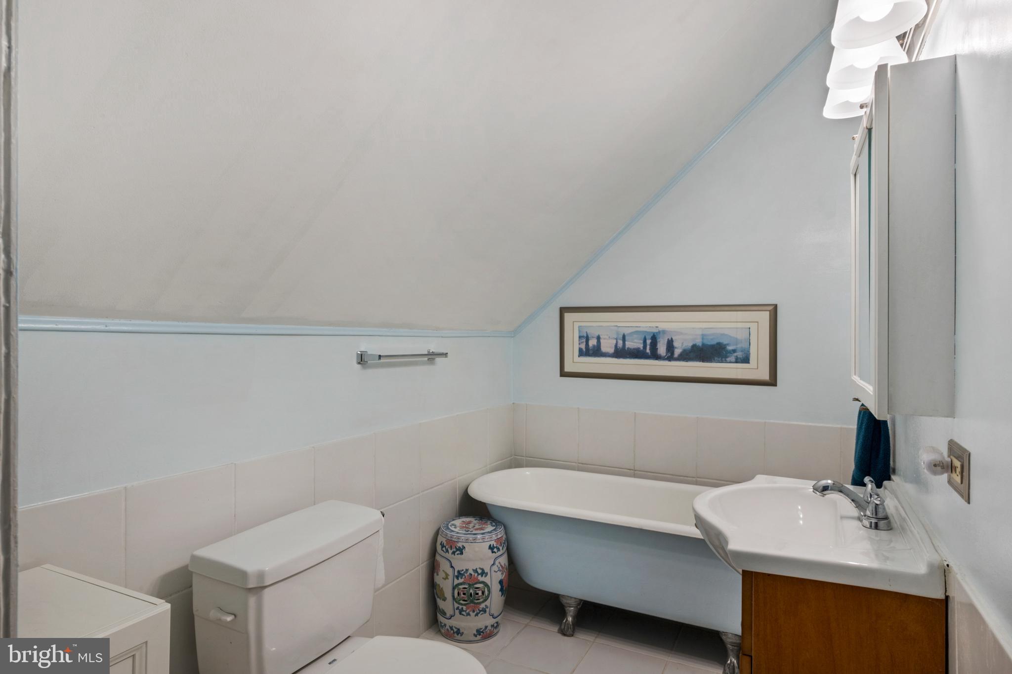 WOODLAND BEACH - Residential