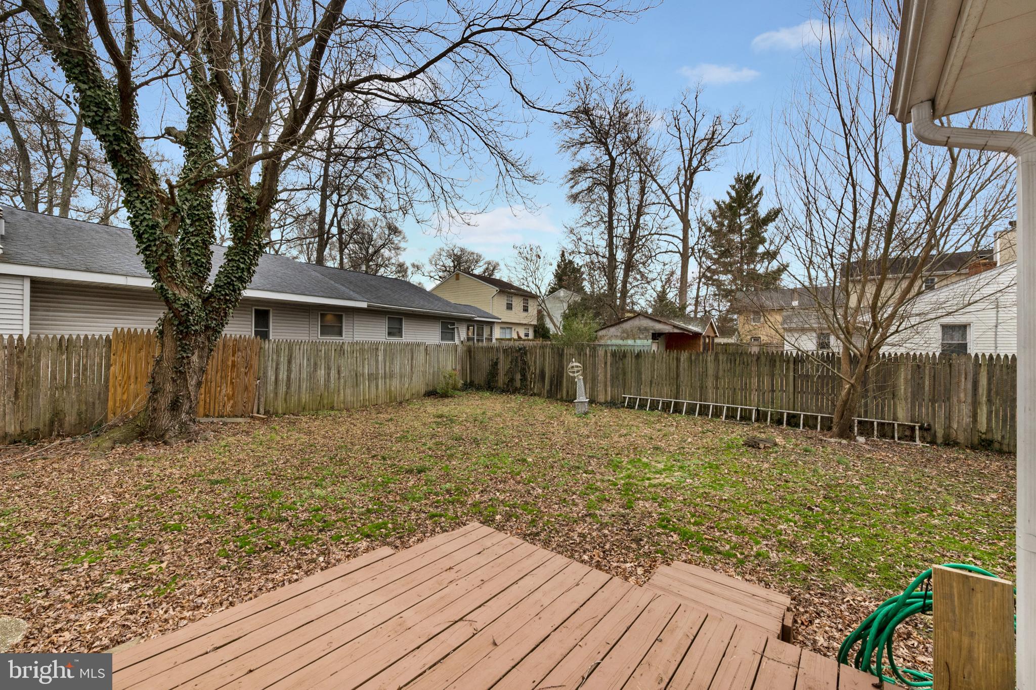 WOODLAND BEACH - Residential