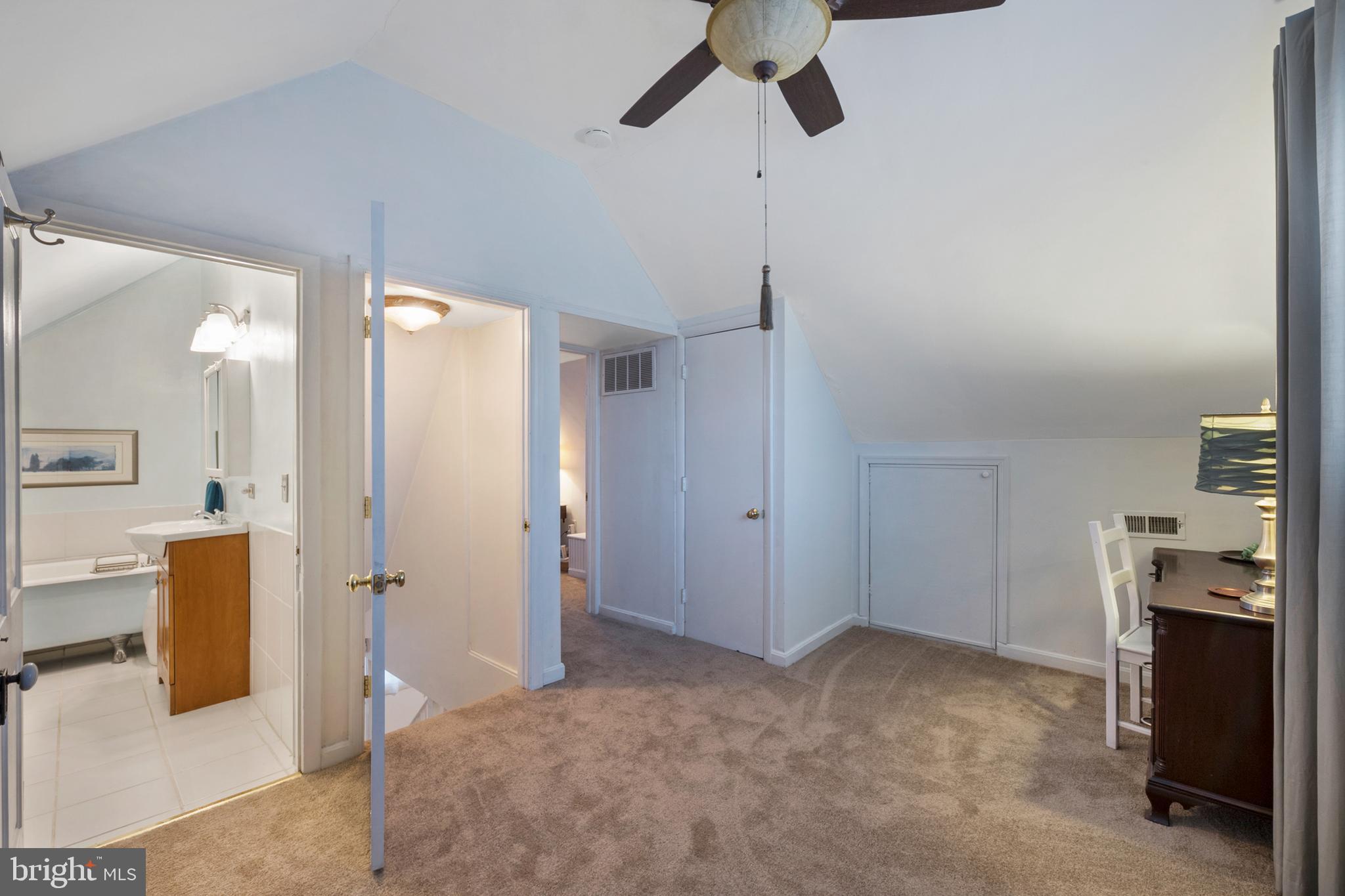 WOODLAND BEACH - Residential