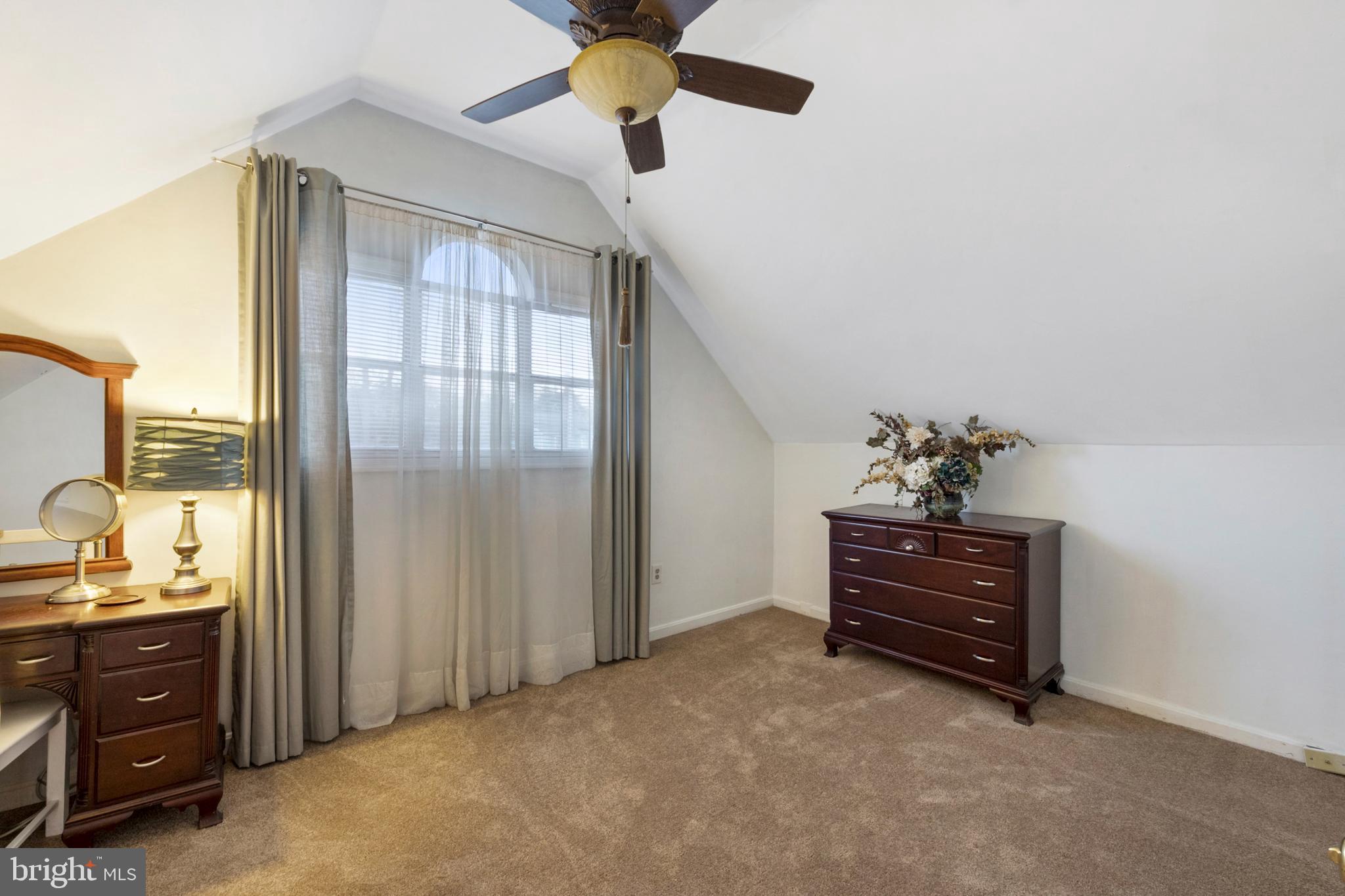 WOODLAND BEACH - Residential