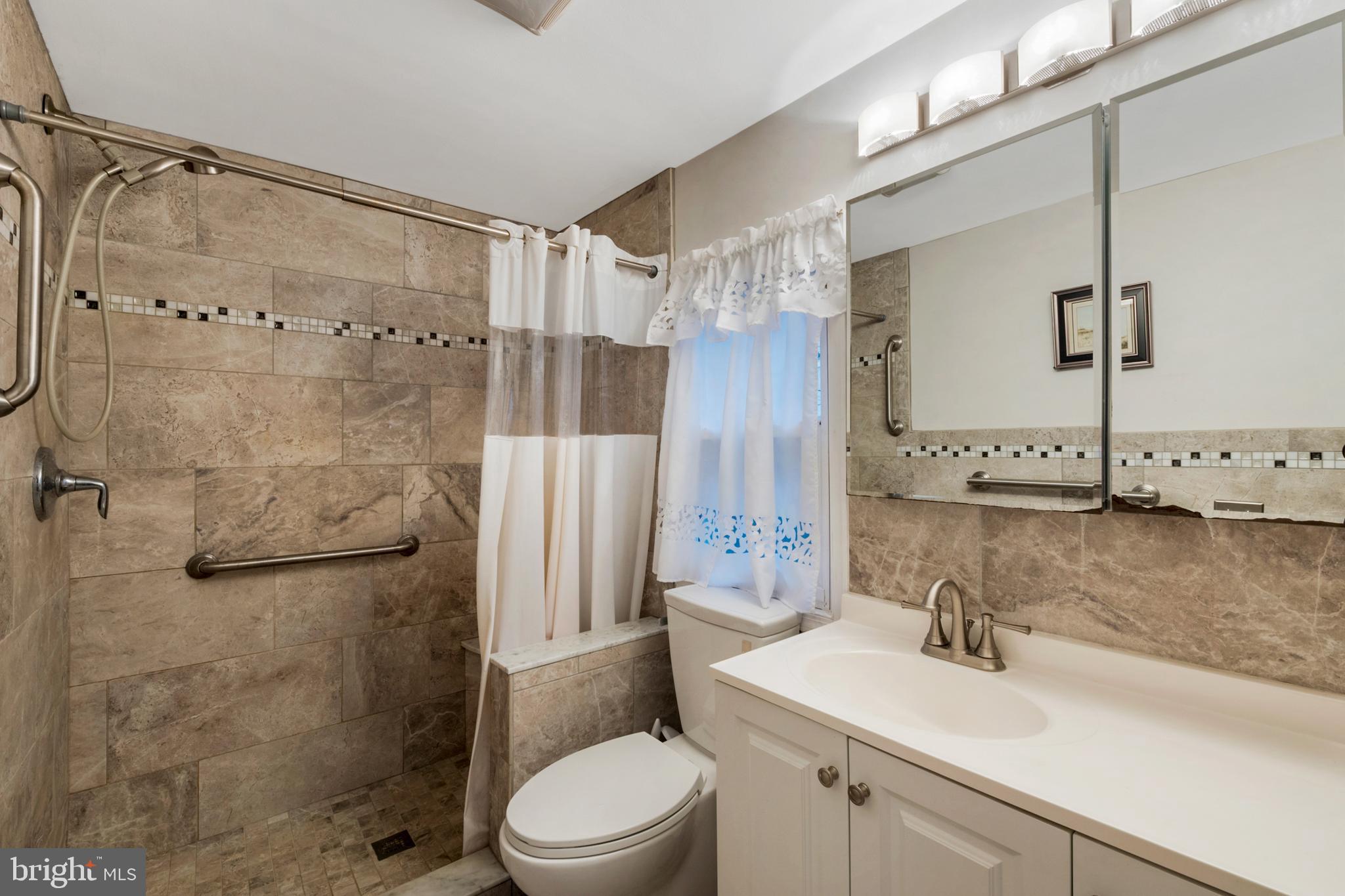 WOODLAND BEACH - Residential