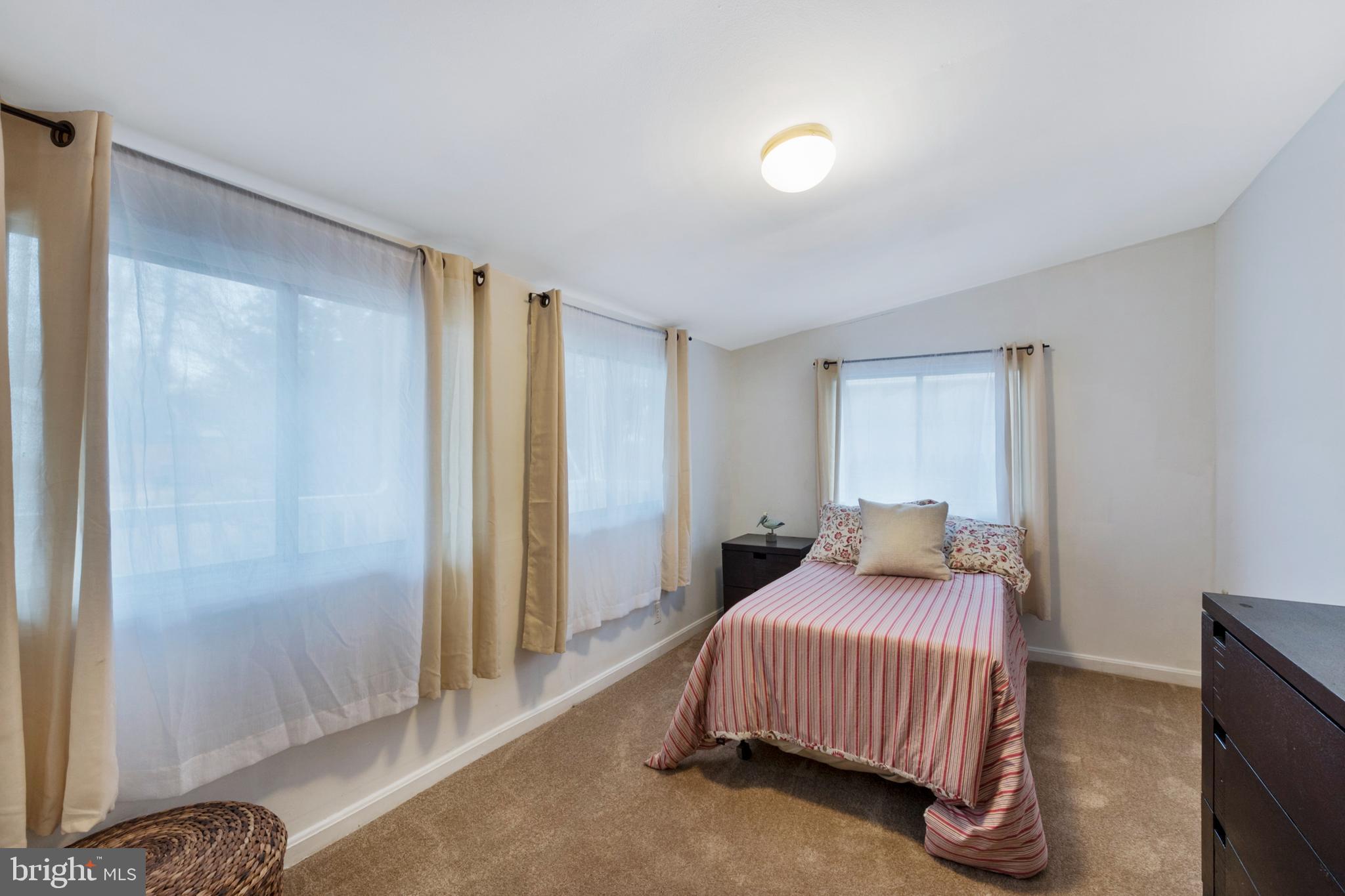 WOODLAND BEACH - Residential