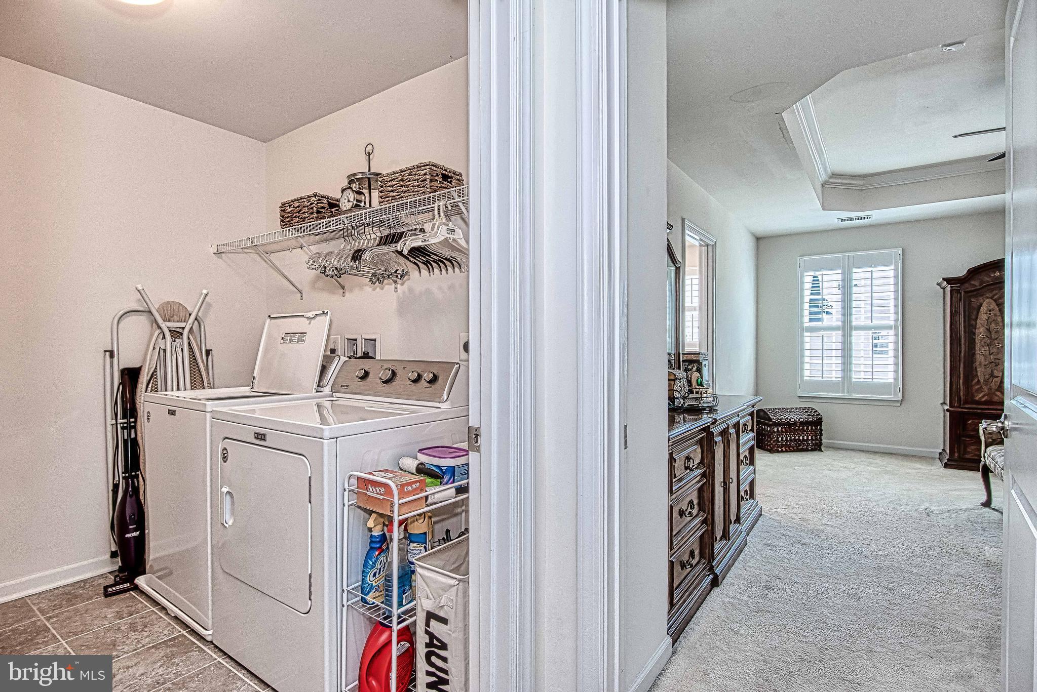 VIRGINIA MANOR - Residential