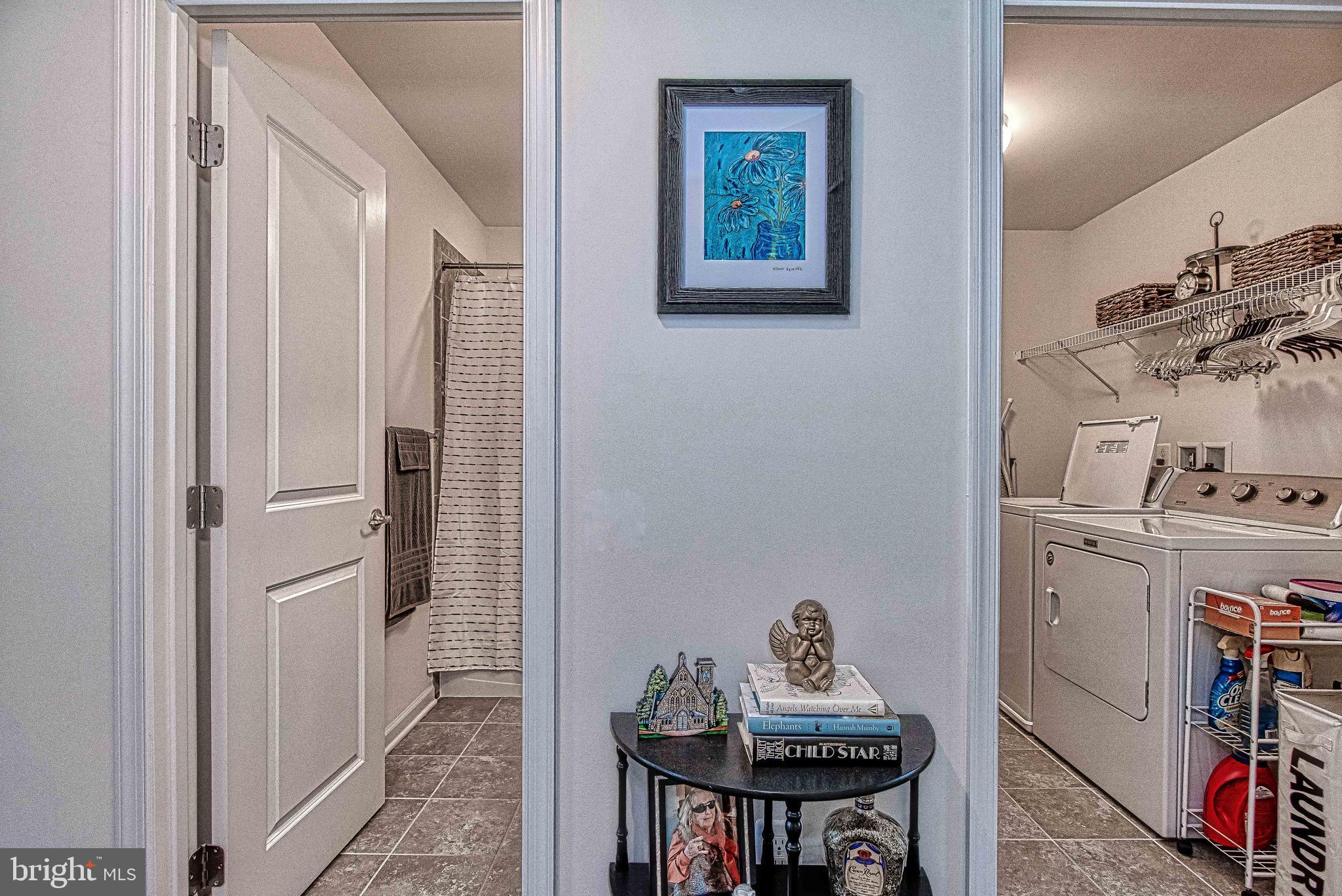 VIRGINIA MANOR - Residential