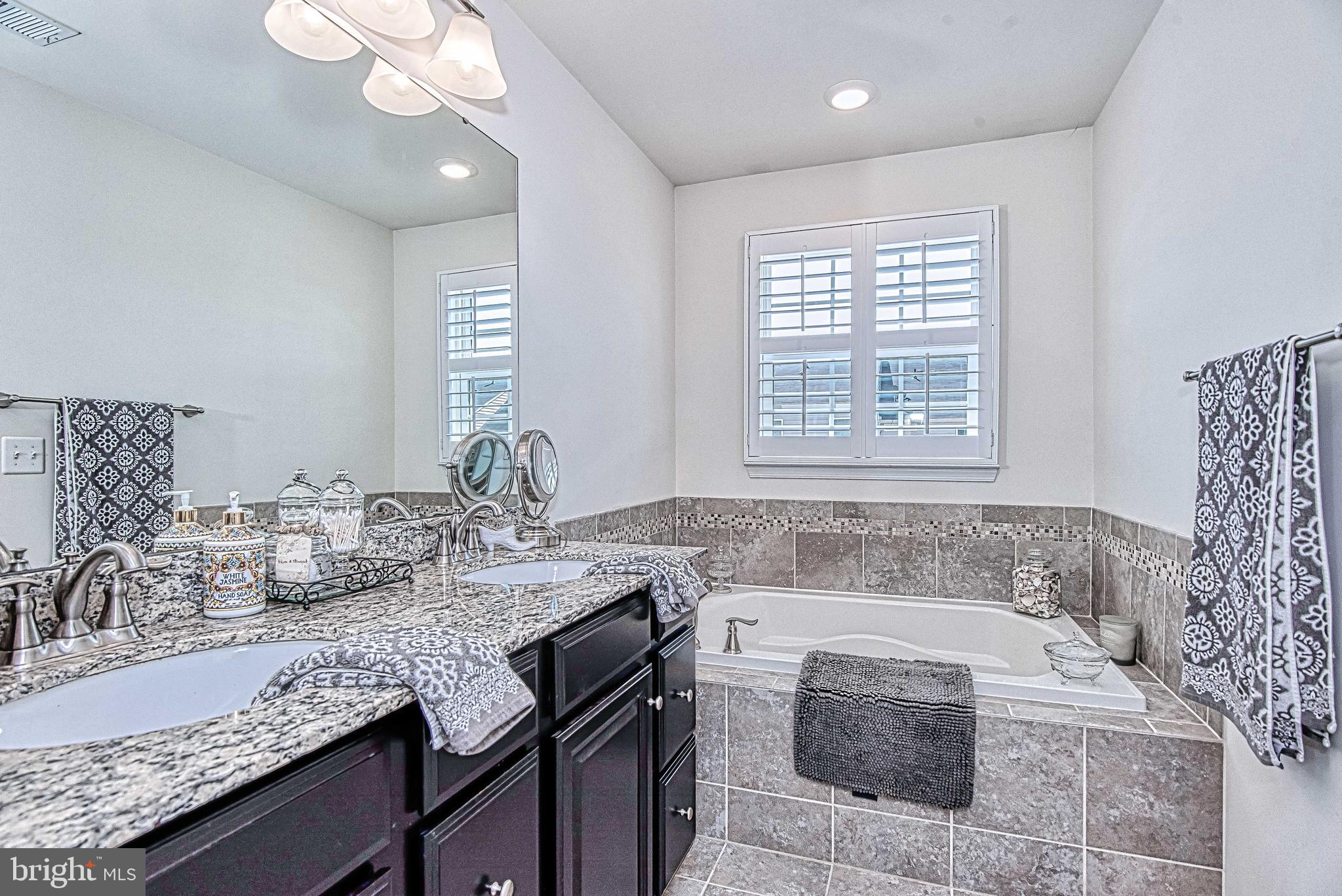 VIRGINIA MANOR - Residential