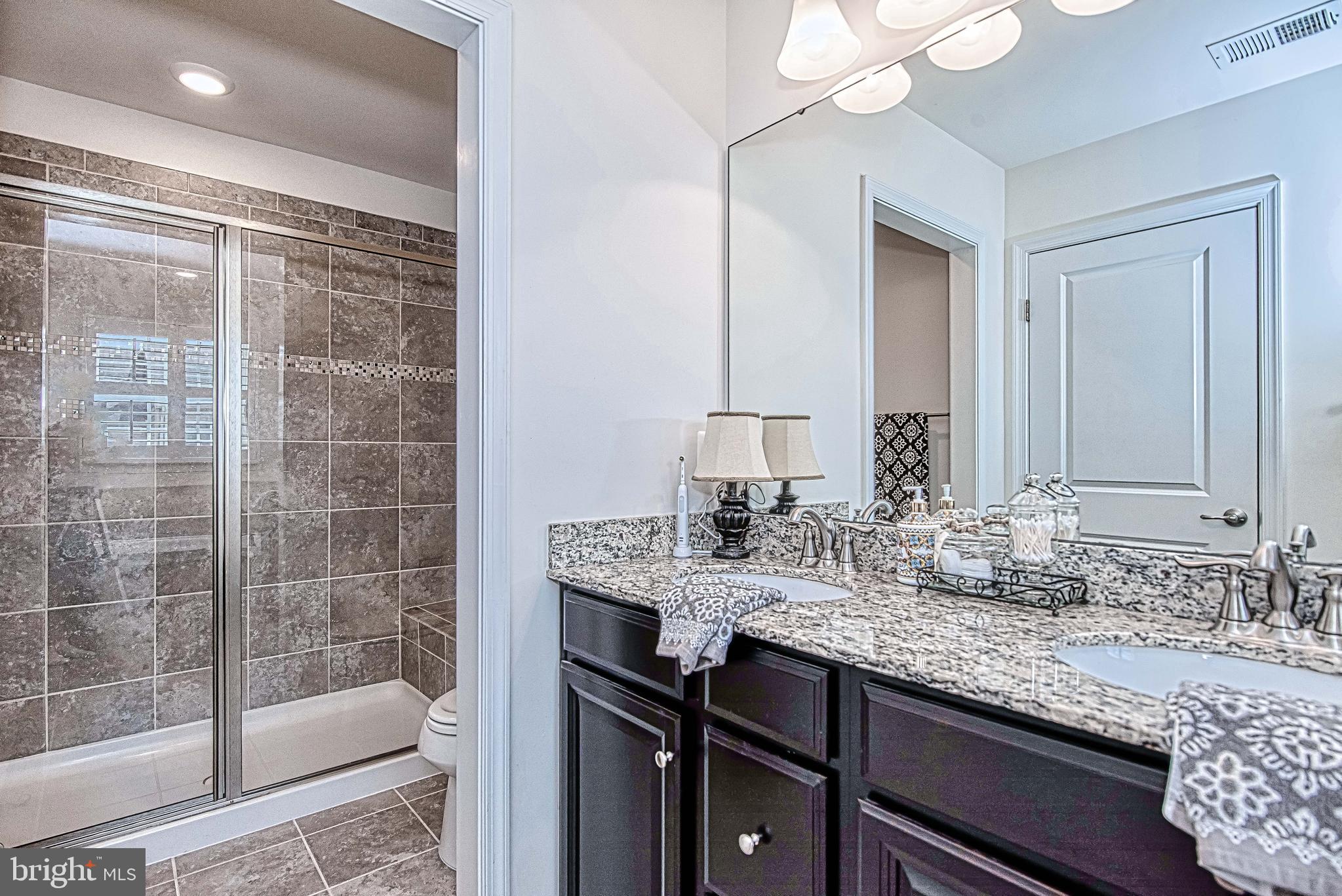 VIRGINIA MANOR - Residential