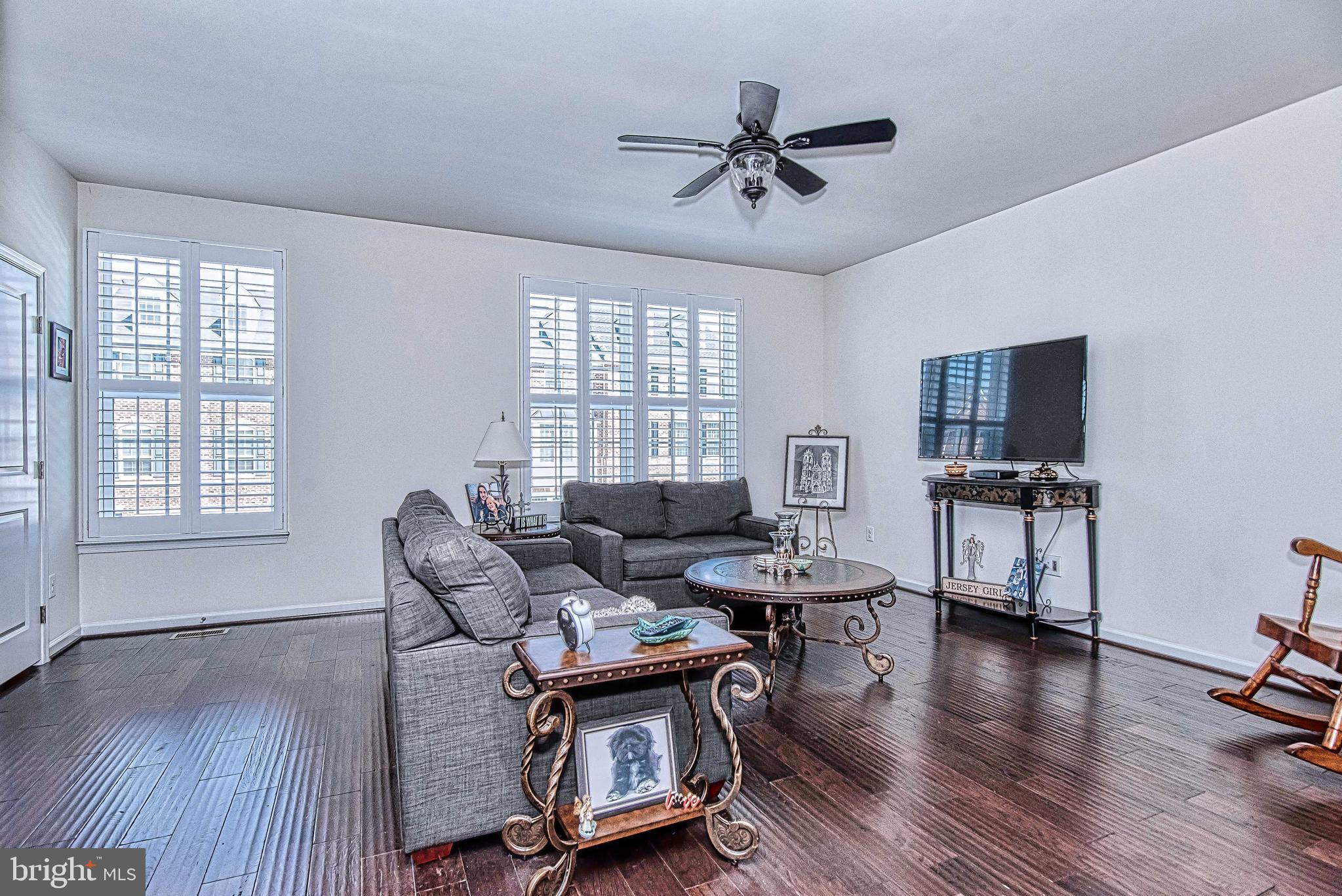 VIRGINIA MANOR - Residential