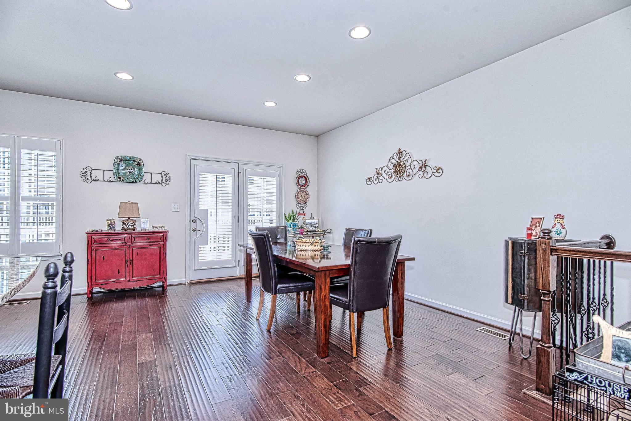 VIRGINIA MANOR - Residential