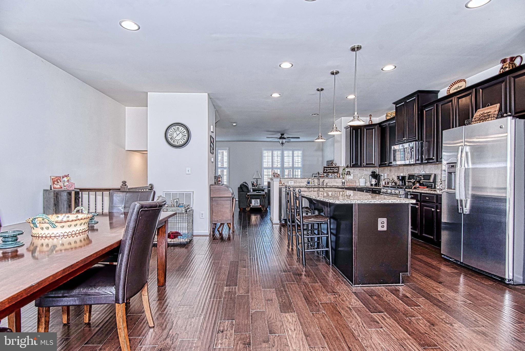 VIRGINIA MANOR - Residential