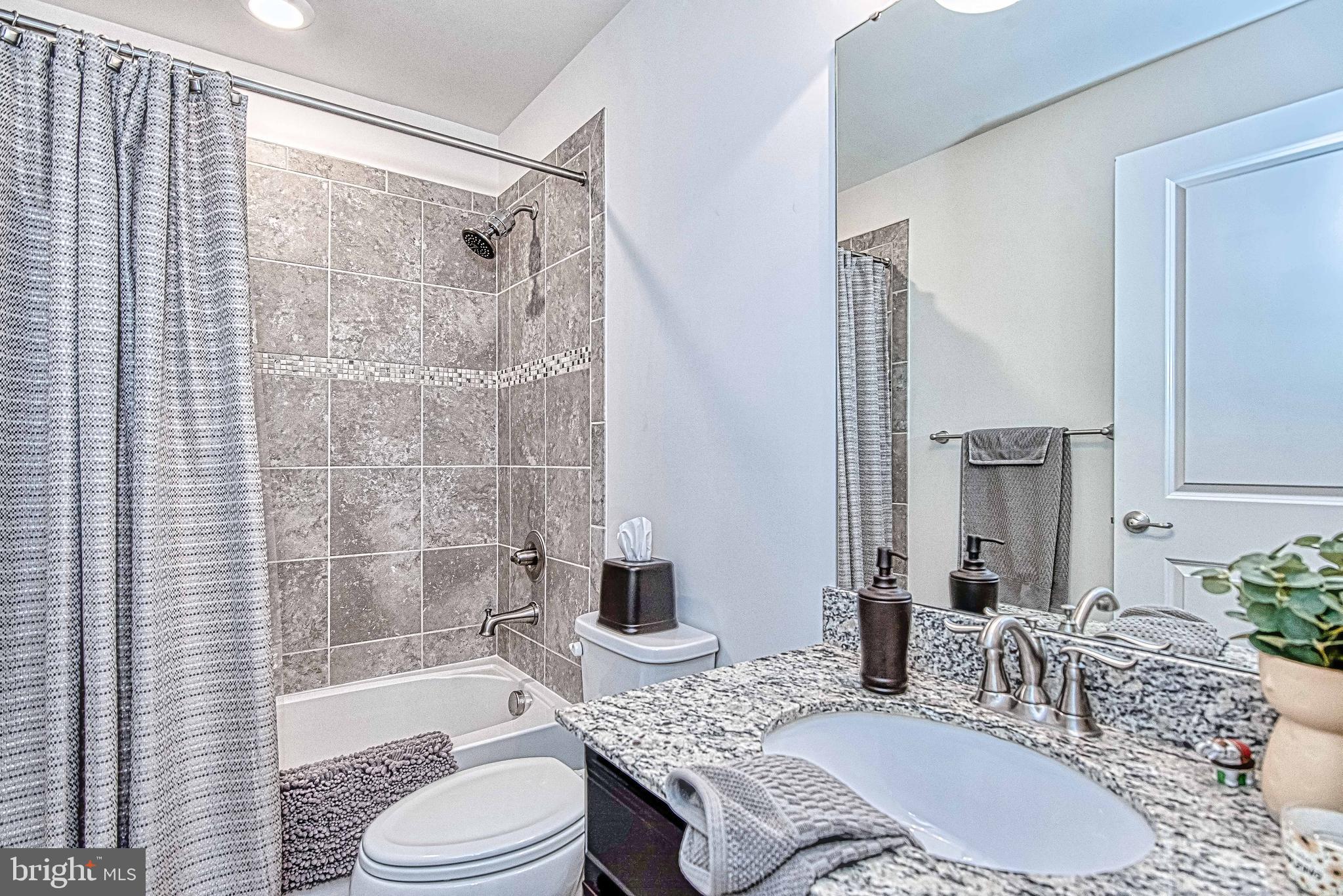 VIRGINIA MANOR - Residential