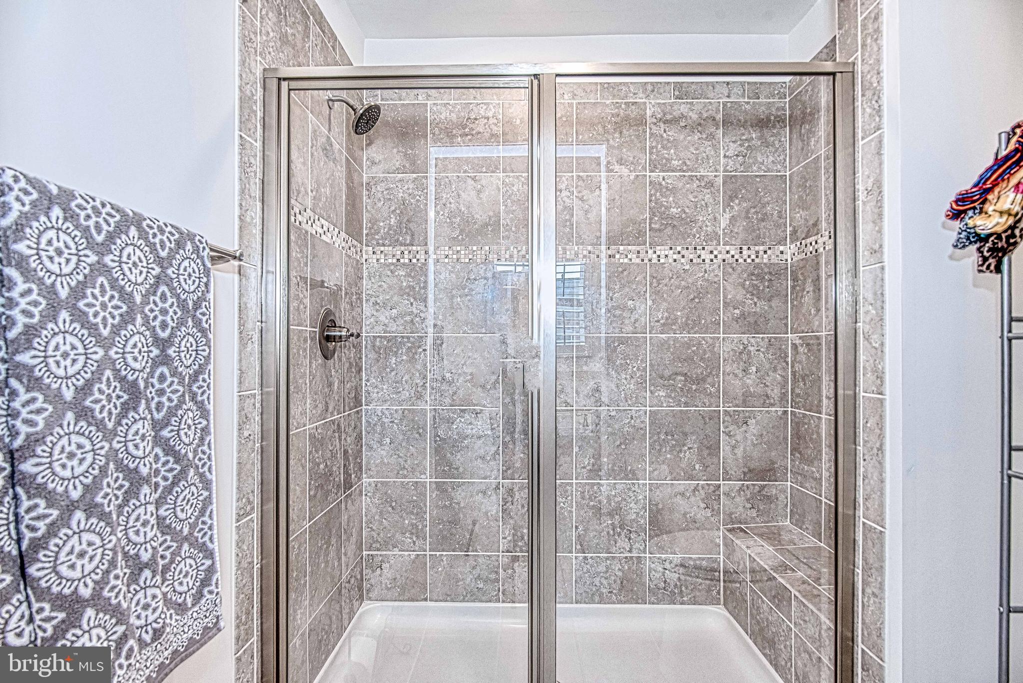 VIRGINIA MANOR - Residential