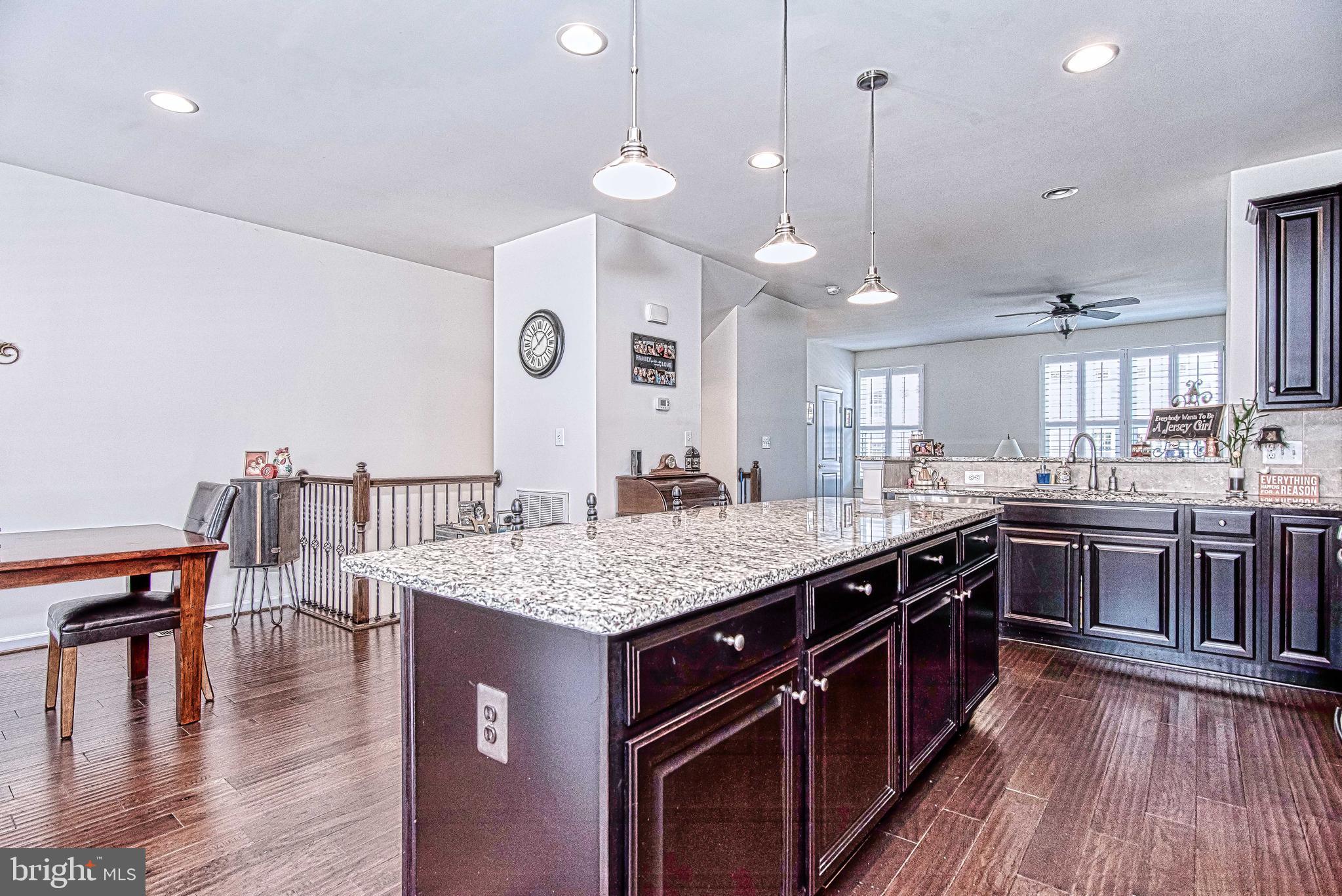 VIRGINIA MANOR - Residential