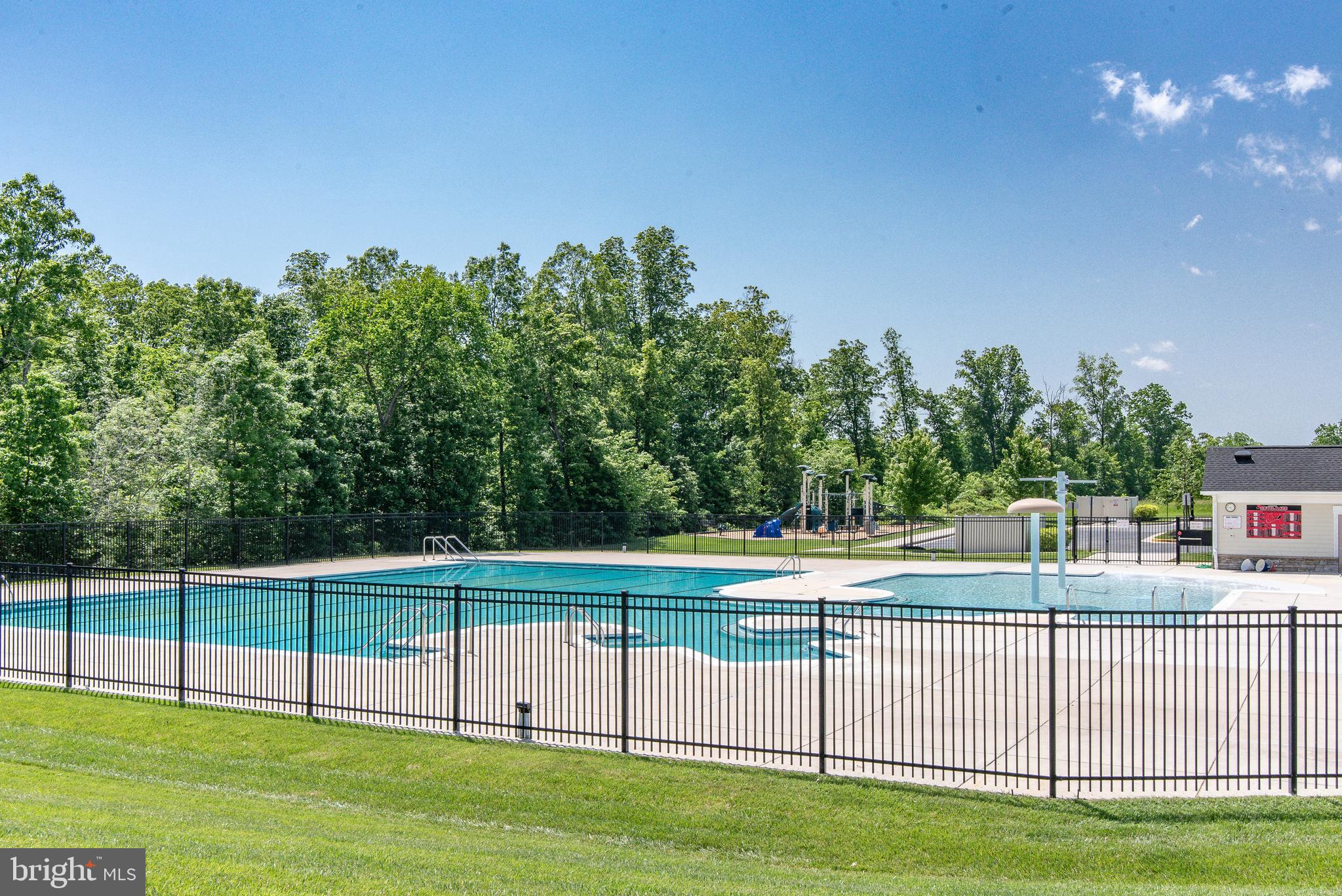 VIRGINIA MANOR - Residential