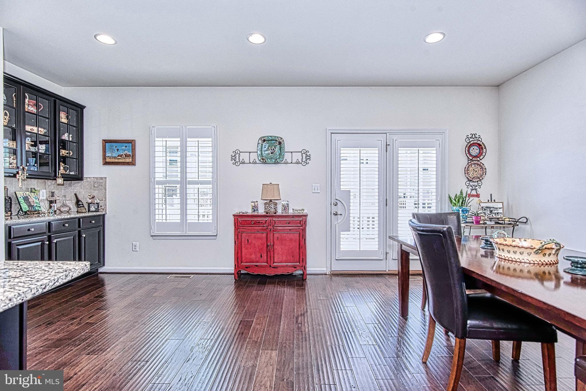 VIRGINIA MANOR - Residential