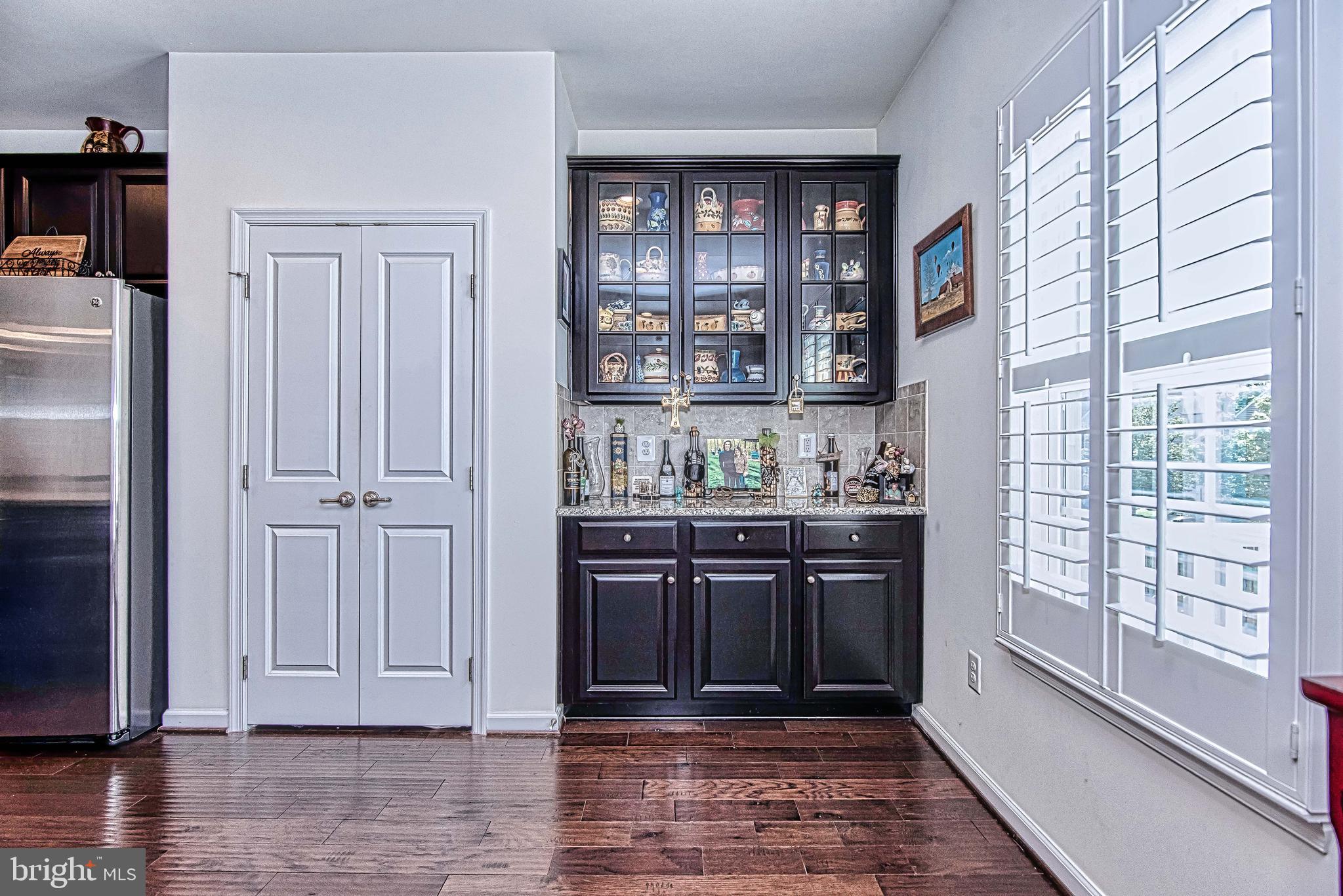 VIRGINIA MANOR - Residential