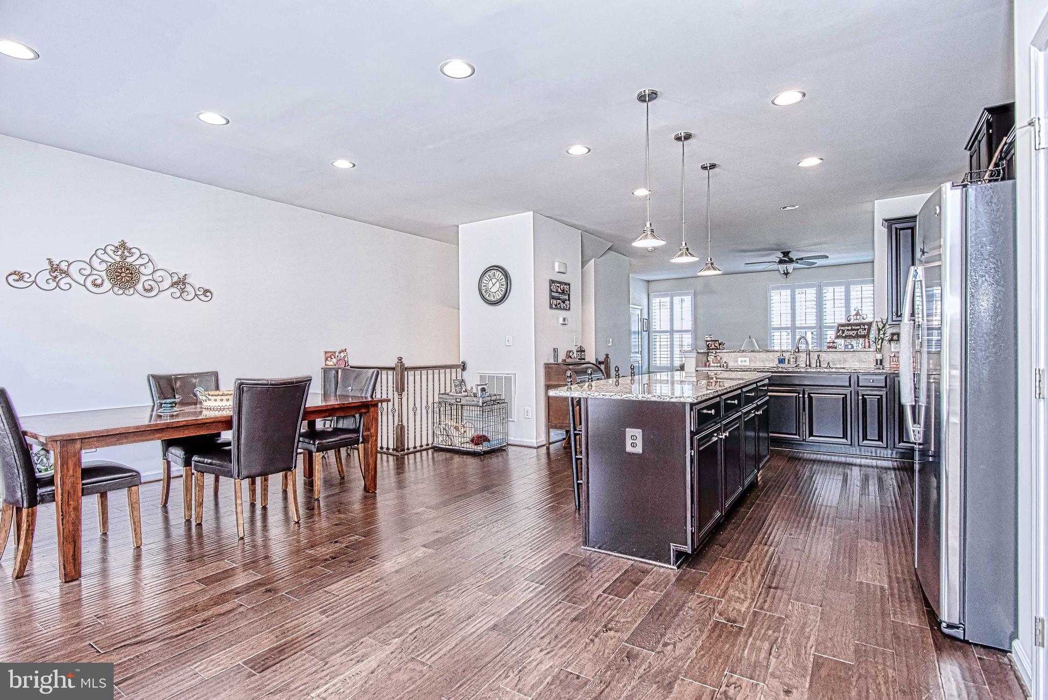 VIRGINIA MANOR - Residential