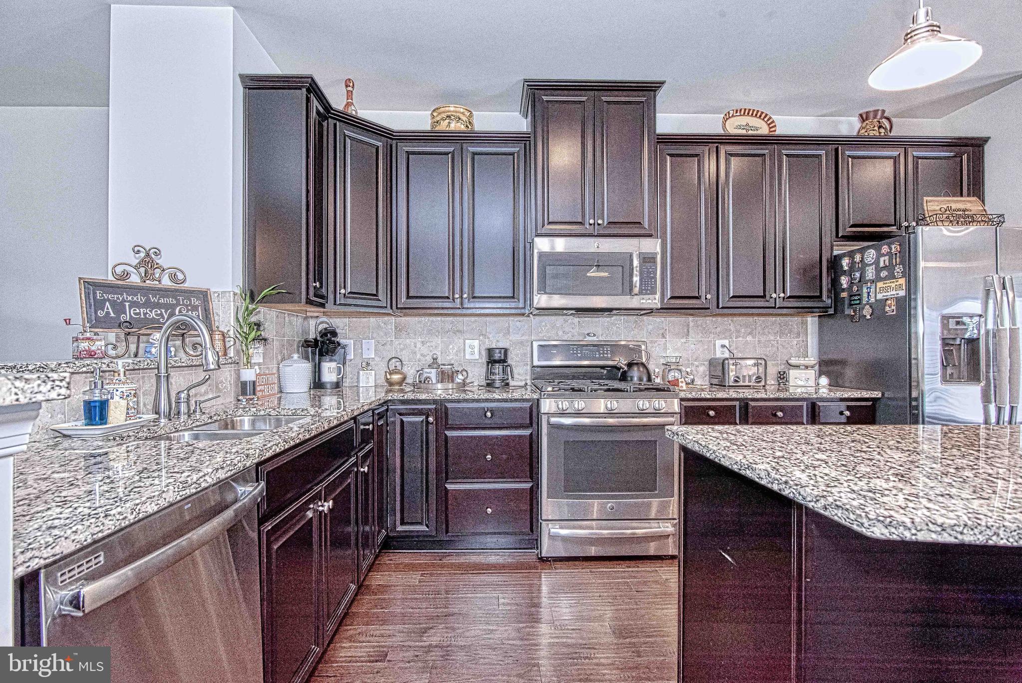 VIRGINIA MANOR - Residential