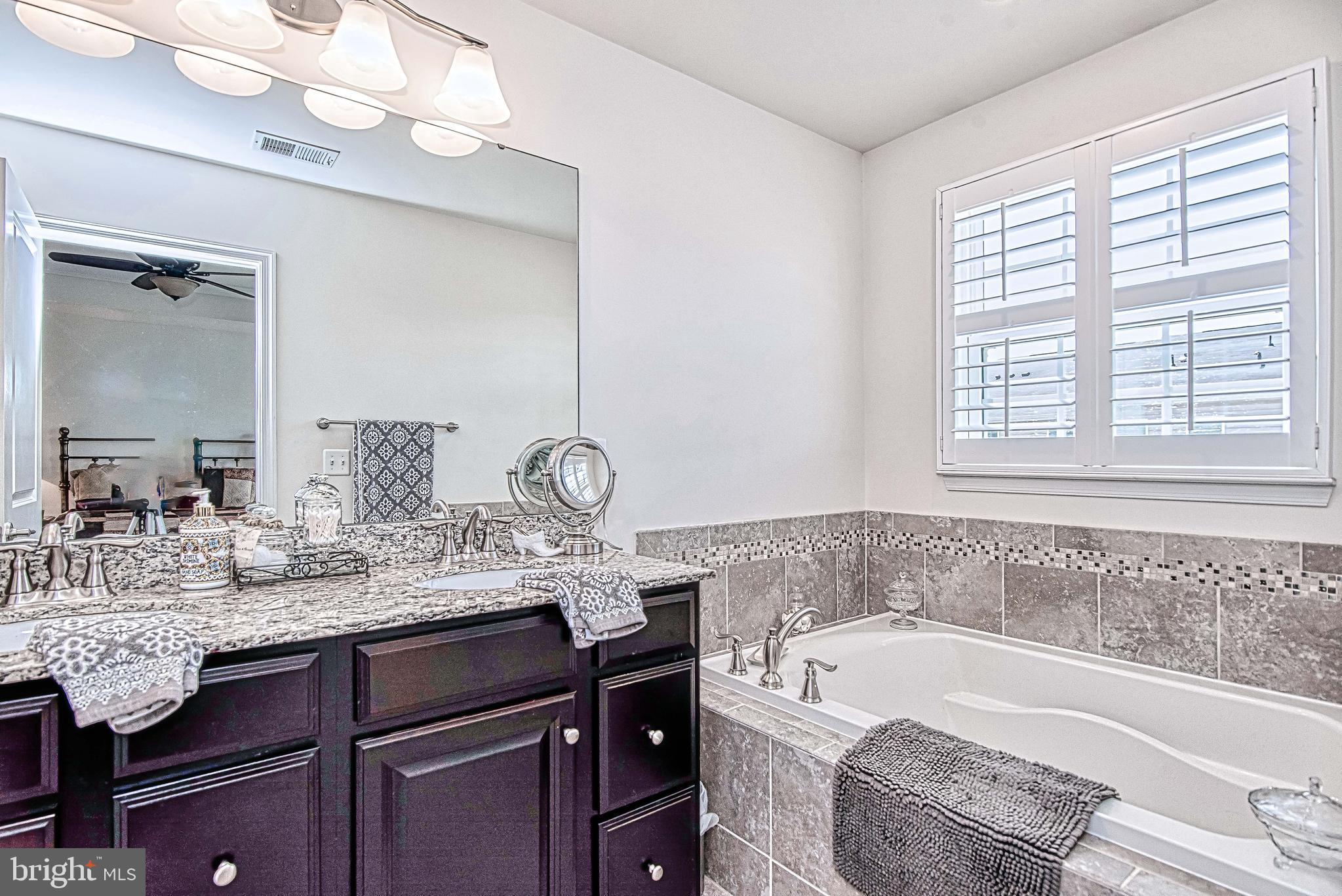 VIRGINIA MANOR - Residential