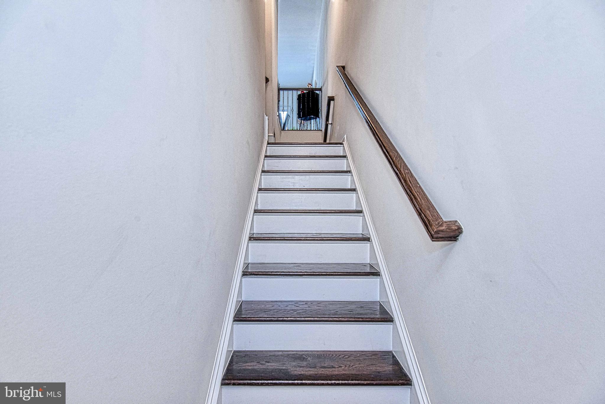 VIRGINIA MANOR - Residential